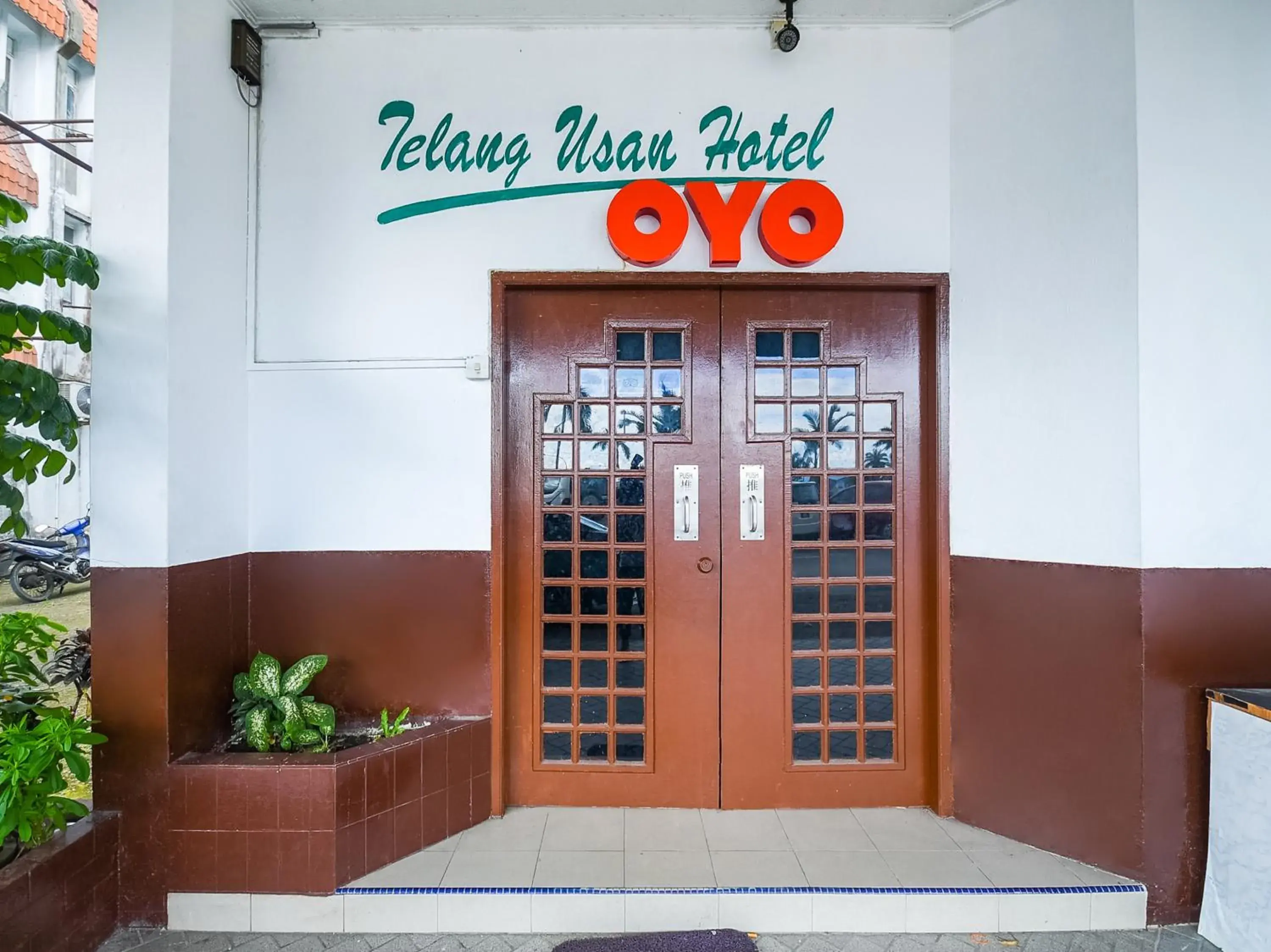 Facade/entrance in Super OYO 1018 Telang Usan Hotel Miri