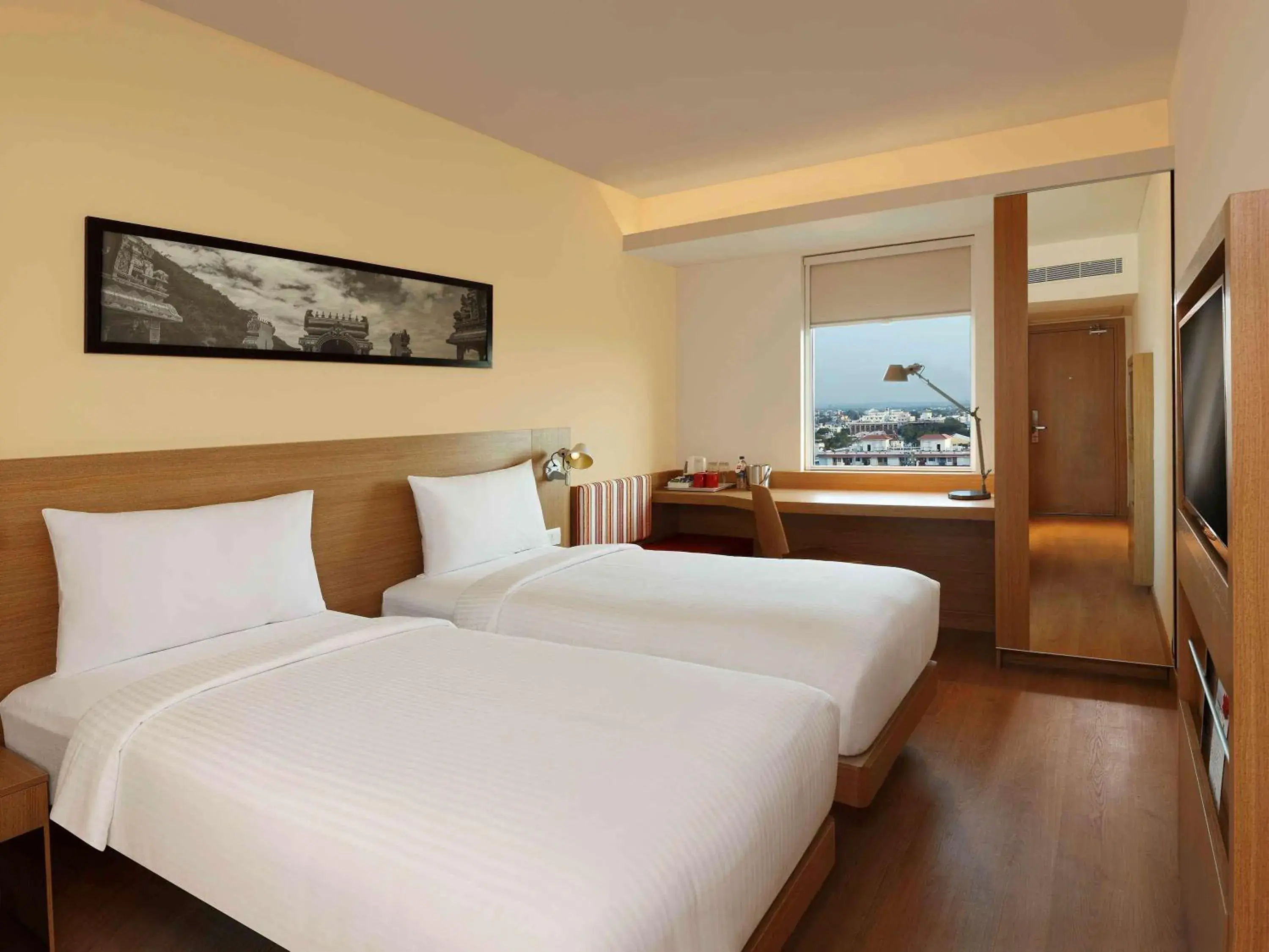 Photo of the whole room, Bed in ibis Pune Hinjewadi
