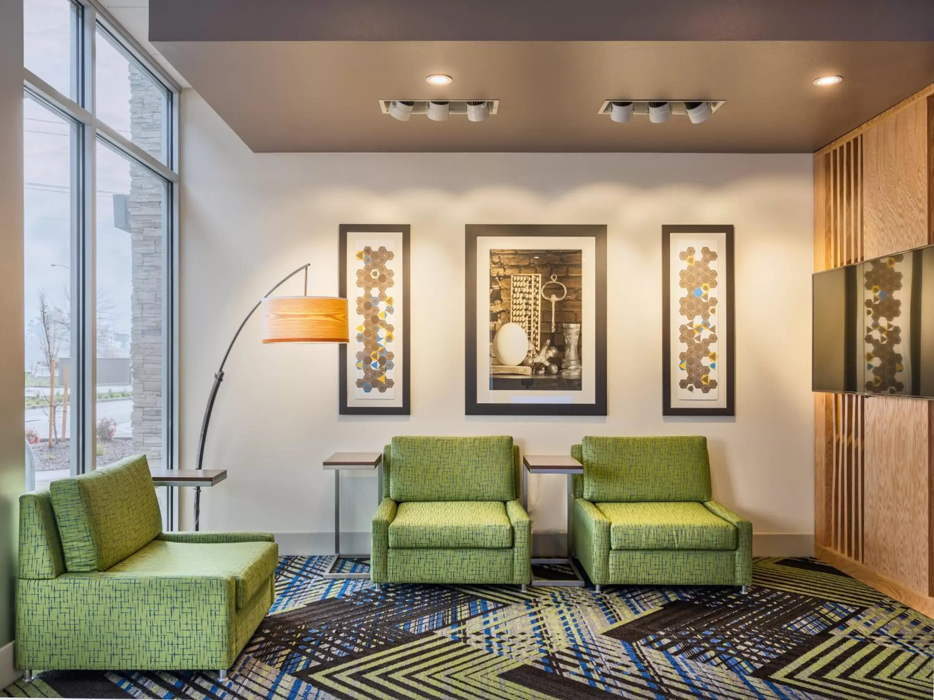 Property building, Seating Area in Holiday Inn Express & Suites Salem North - Keizer, an IHG Hotel