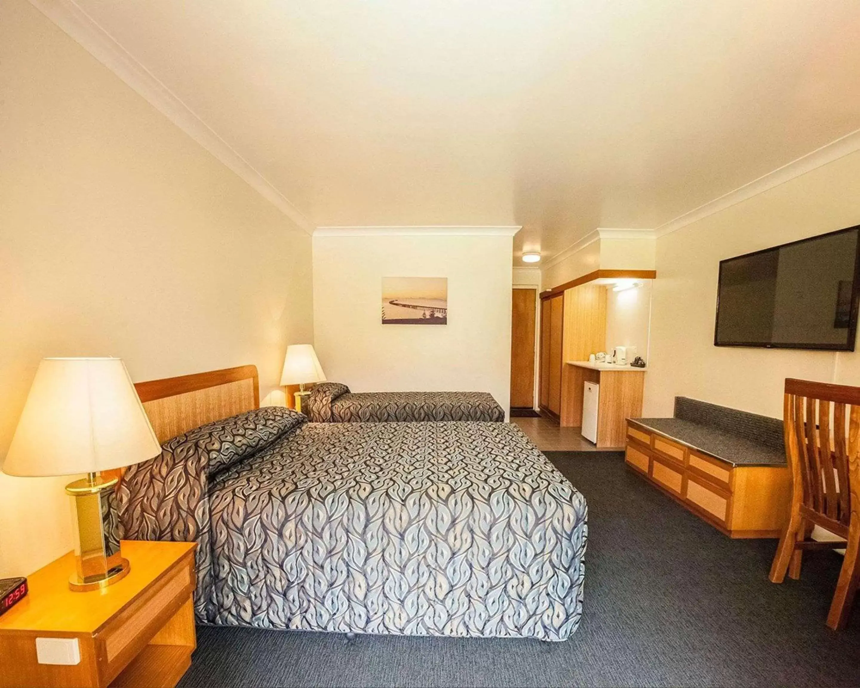Photo of the whole room, Bed in Comfort Inn Bay of Isles