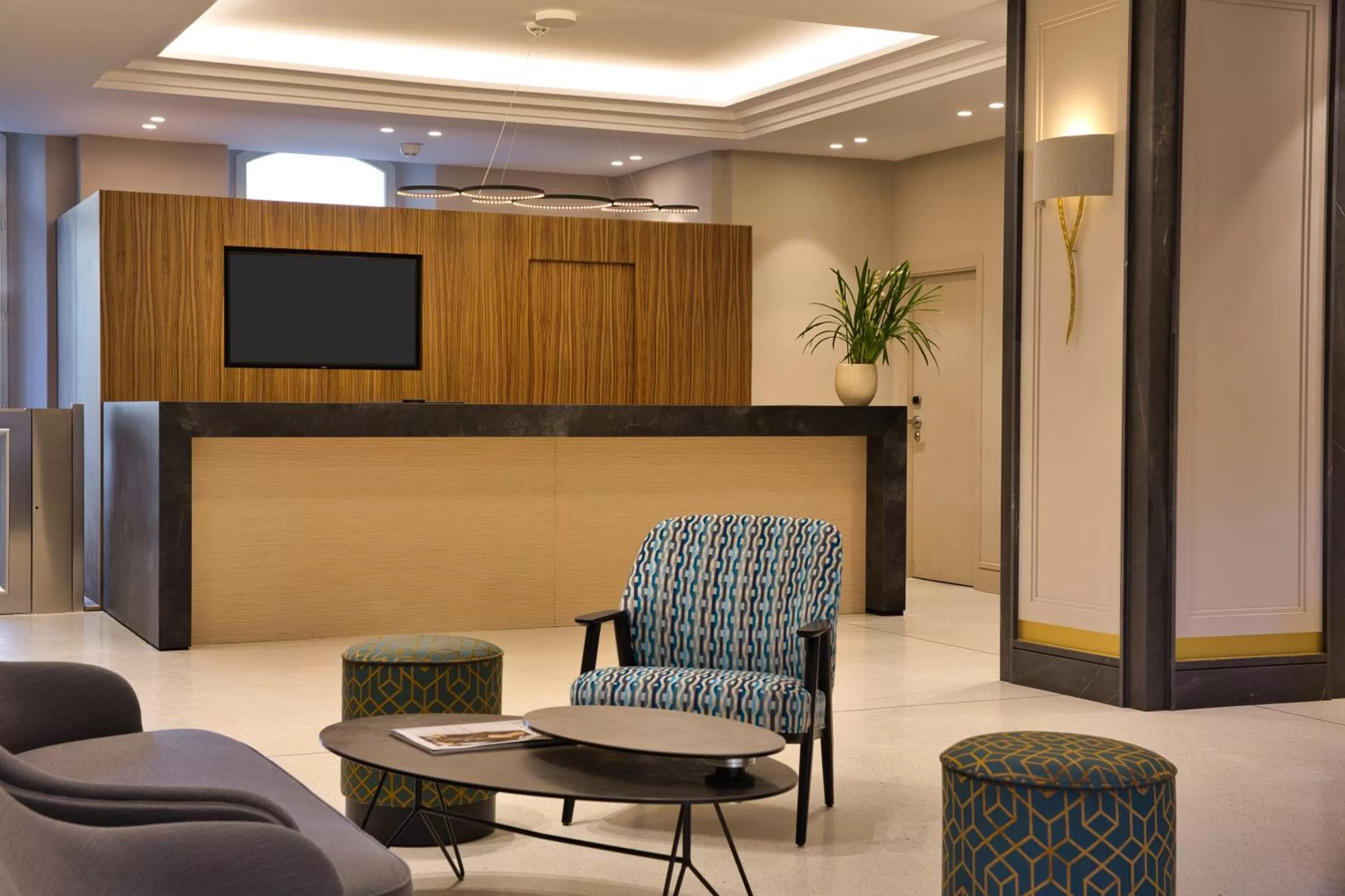 Lobby or reception in Hôtel Apollinaire Nice