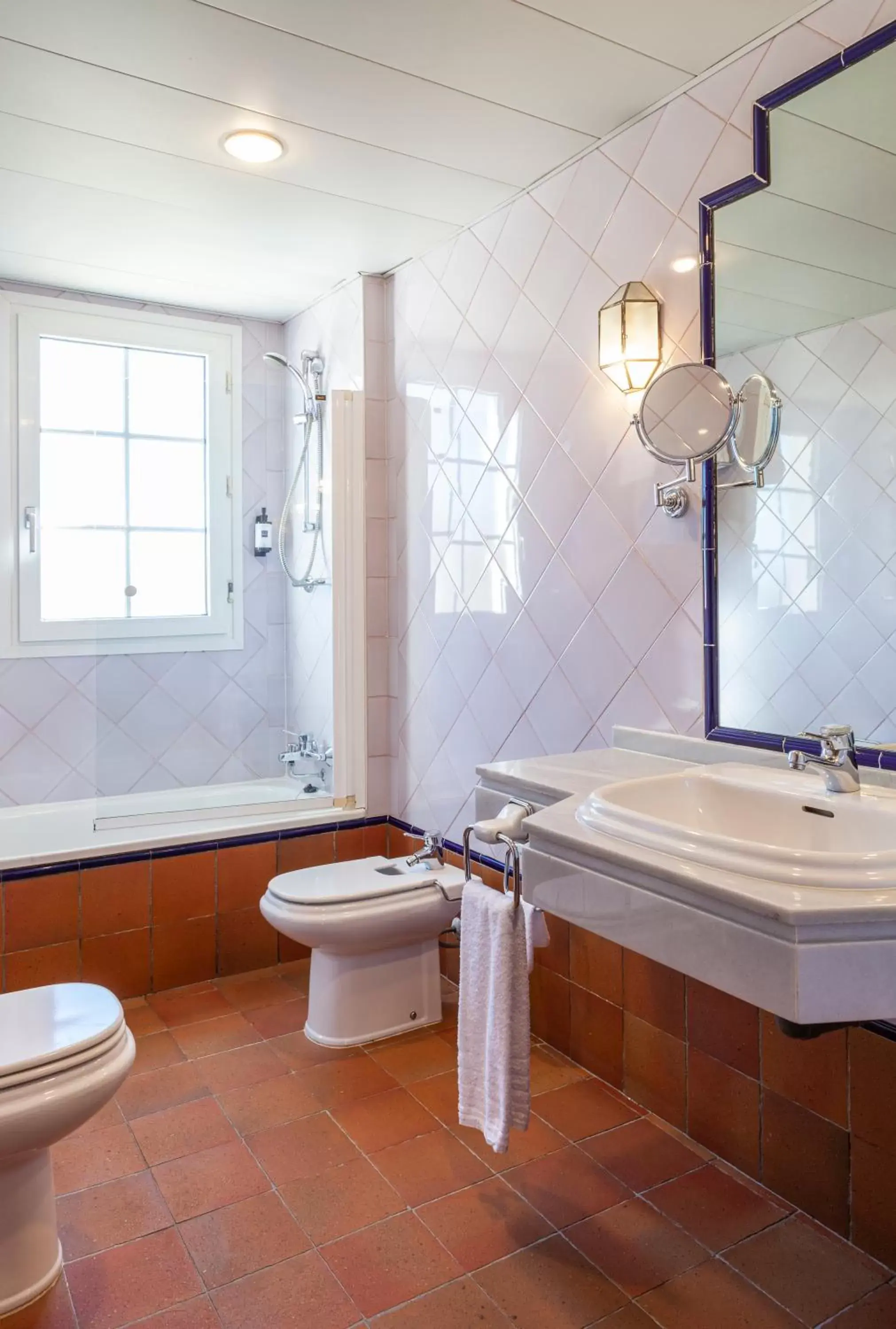 Toilet in Hotel Macià Alfaros Toilet in Hotel Macià Alfaros