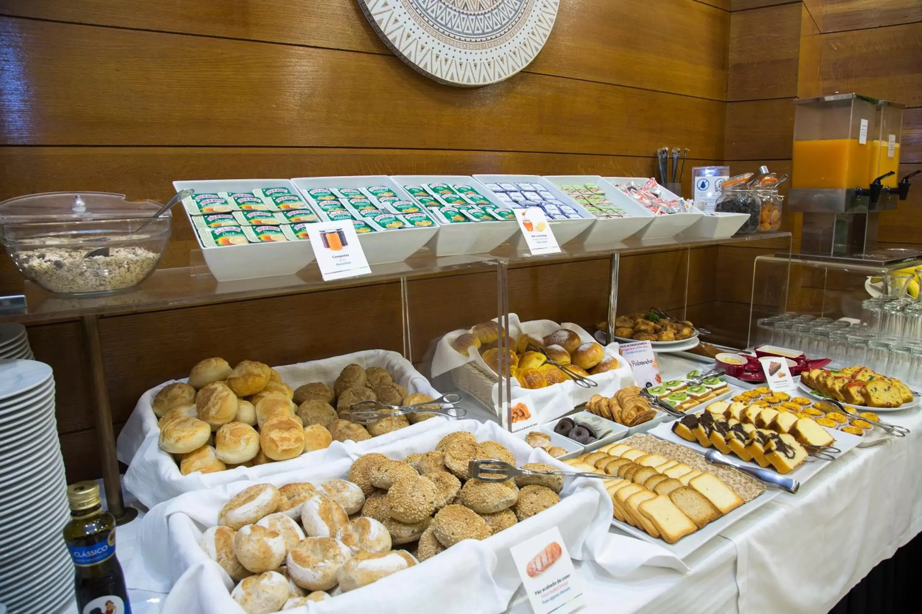 Buffet breakfast in Casual Inca Porto