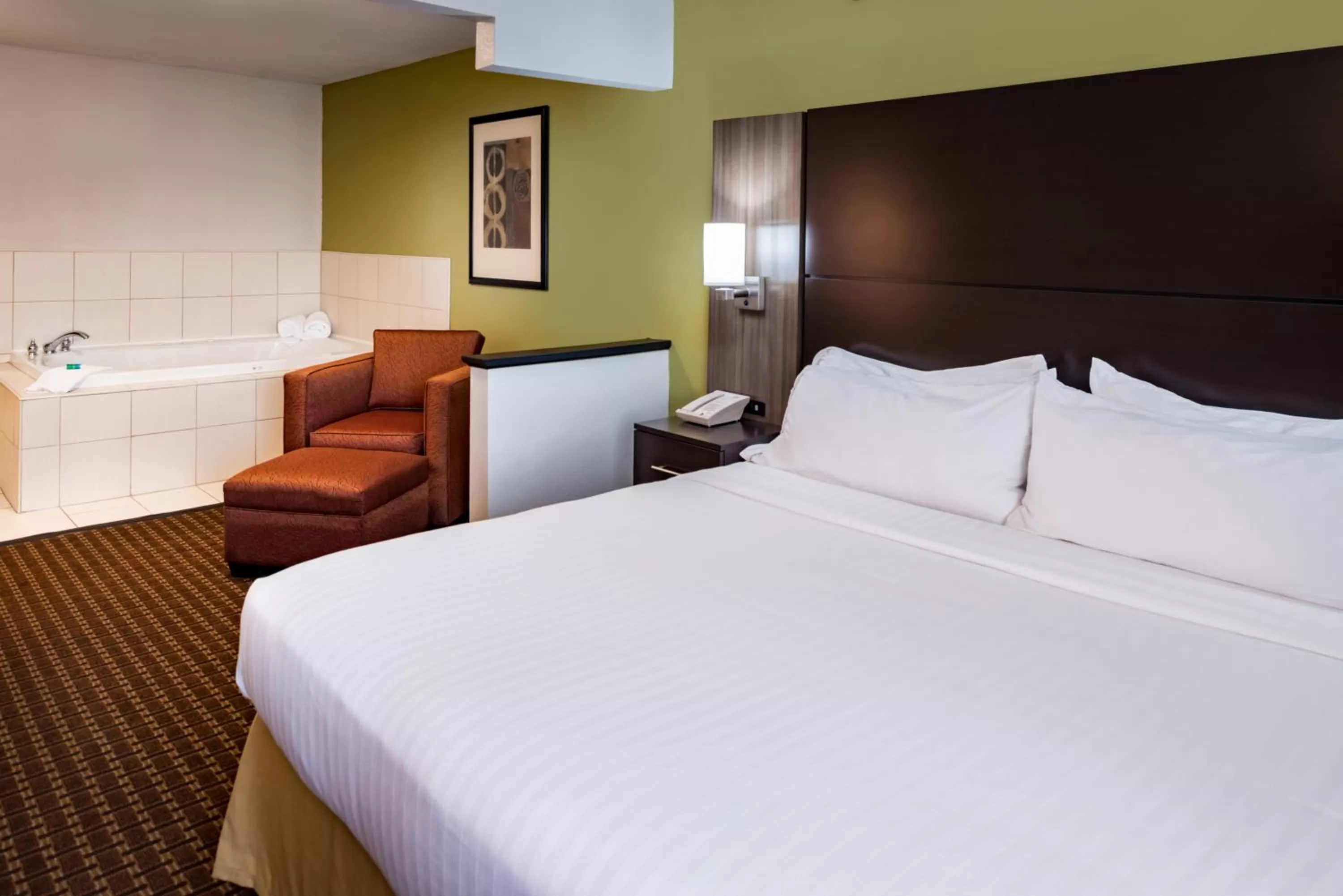 King Suite with Spa Bath in Holiday Inn Express Hotel & Suites Bucyrus, an IHG Hotel