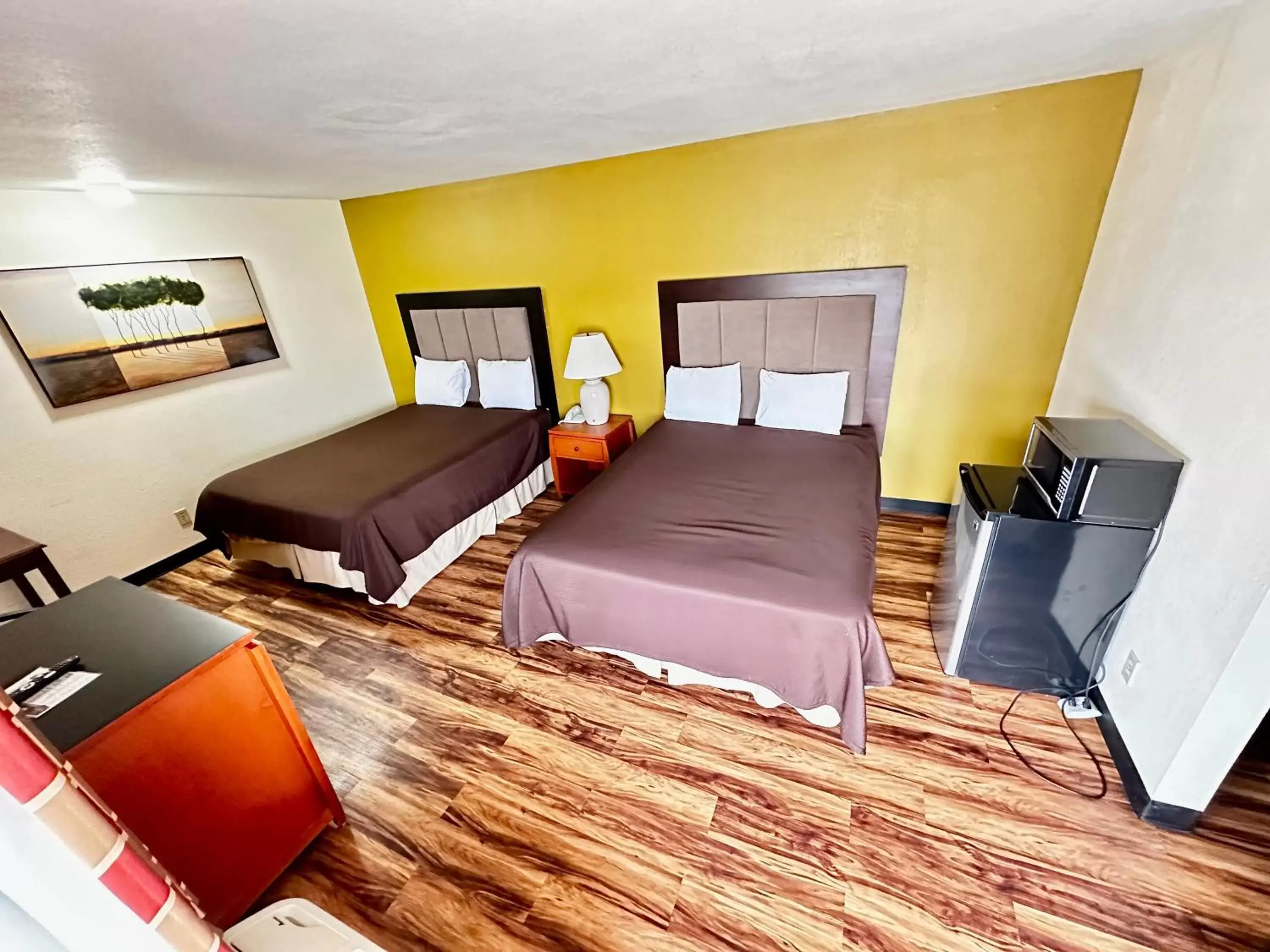 Property building, Bed in Regency Inn Iola