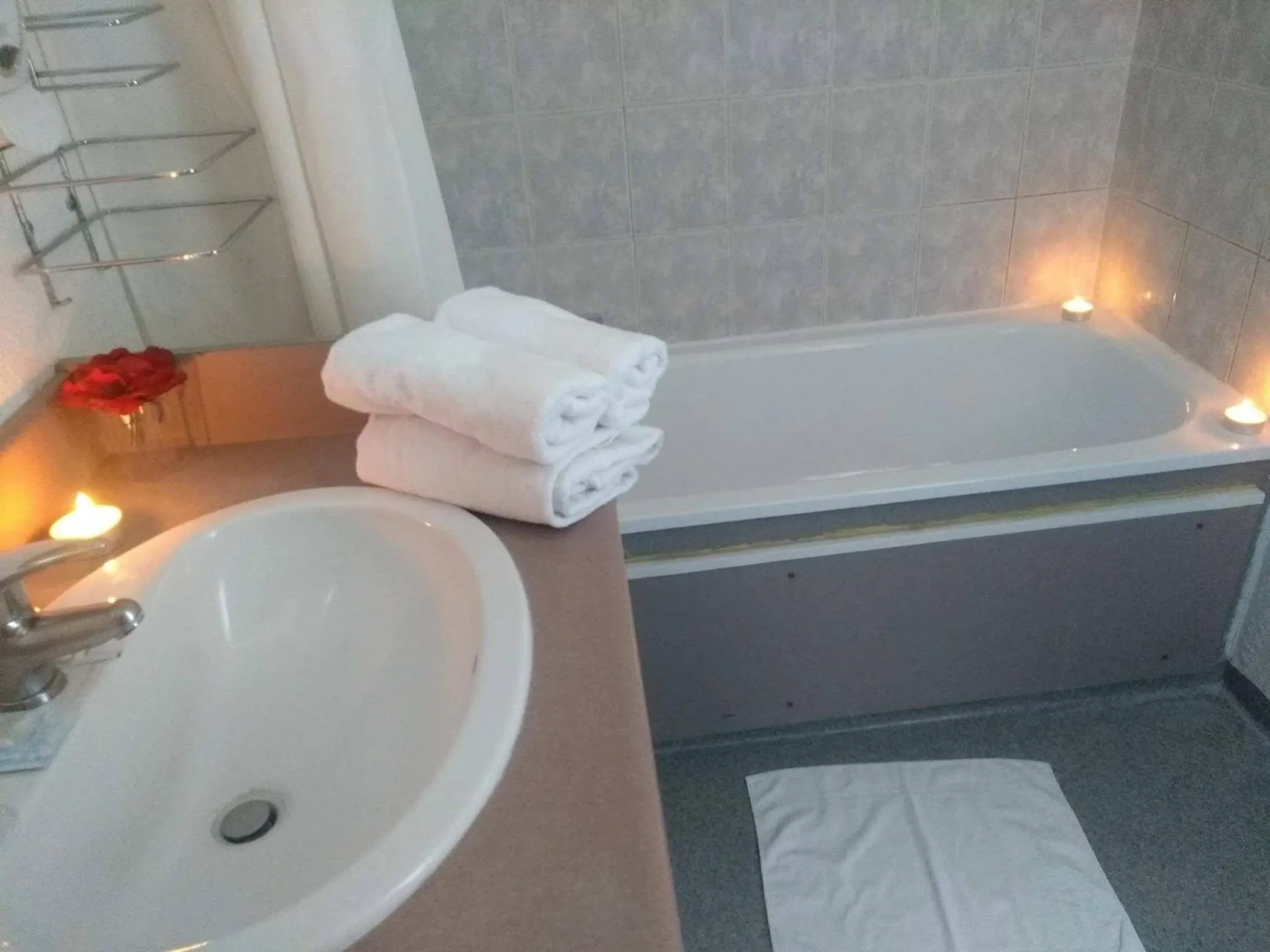 Bathroom in Le Clémenceau Hôtel et Appart 'hôtel "Gare Sncf" centre ville