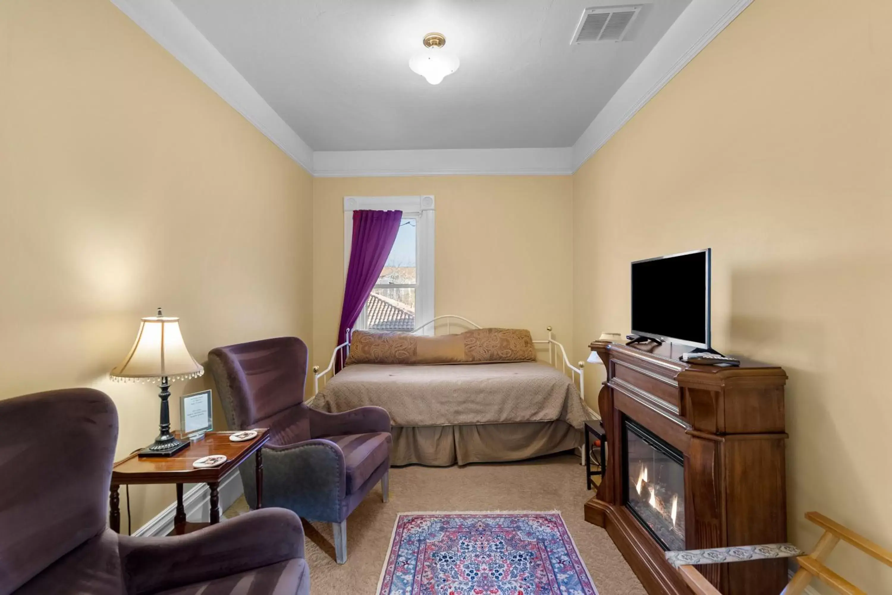 Seating Area in Hennessey House Bed and Breakfast