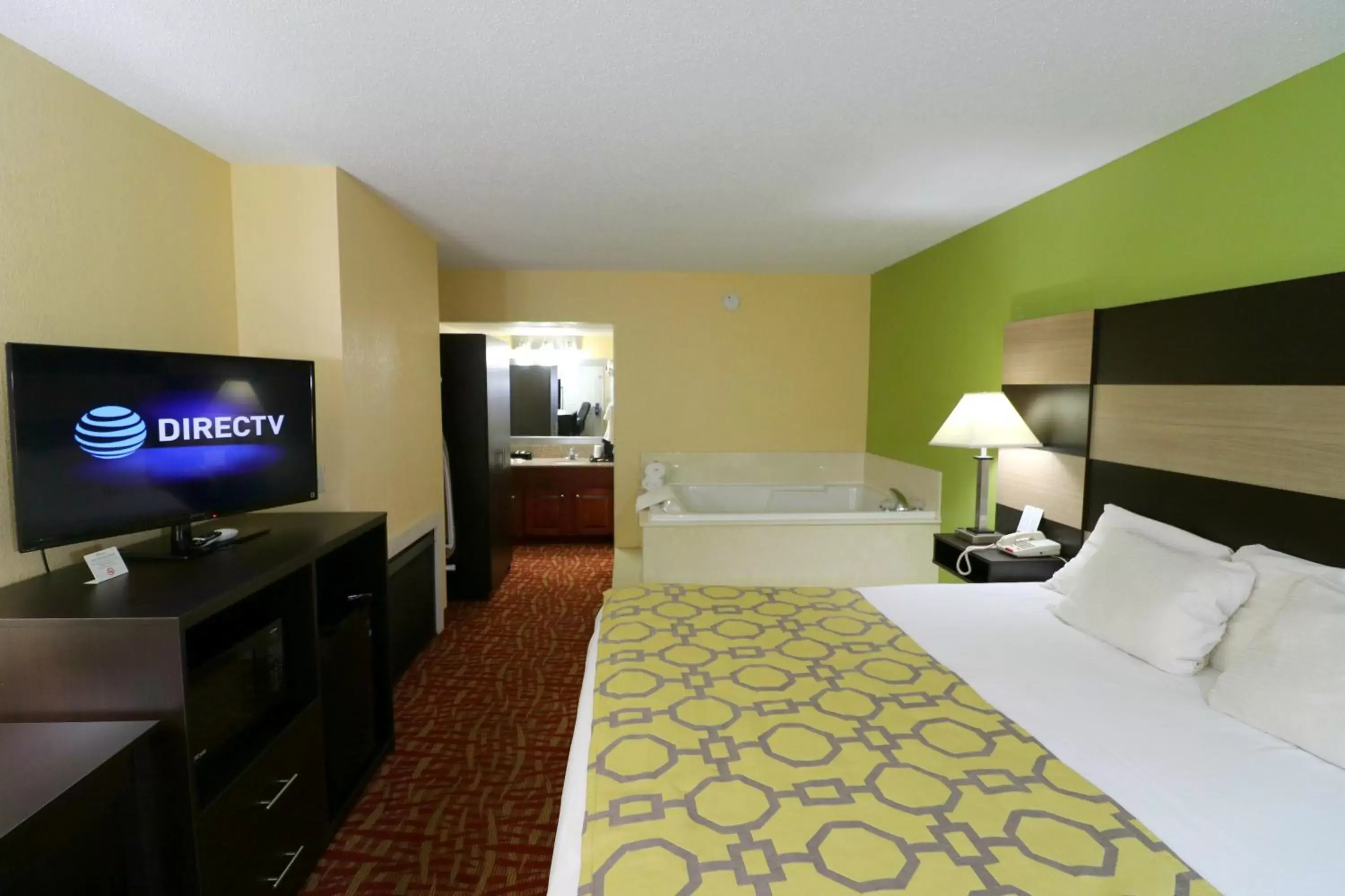 Photo of the whole room, TV/Entertainment Center in Baymont by Wyndham Sevierville Pigeon Forge