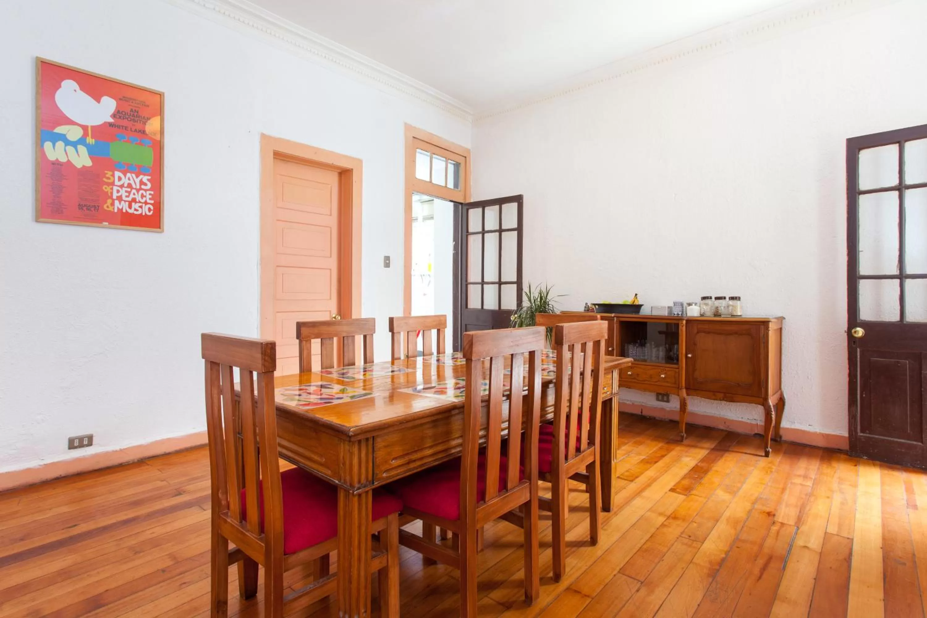 Dining area in Italia Suite