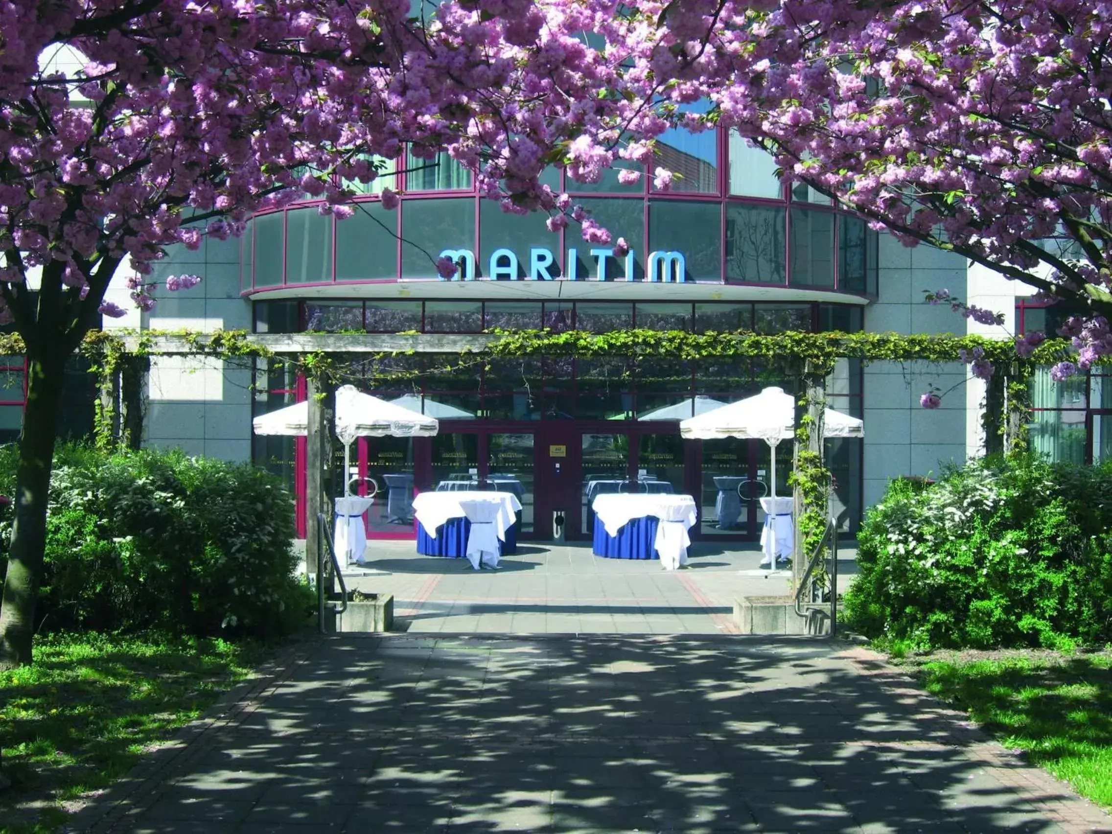 Facade/entrance in Maritim Hotel Magdeburg