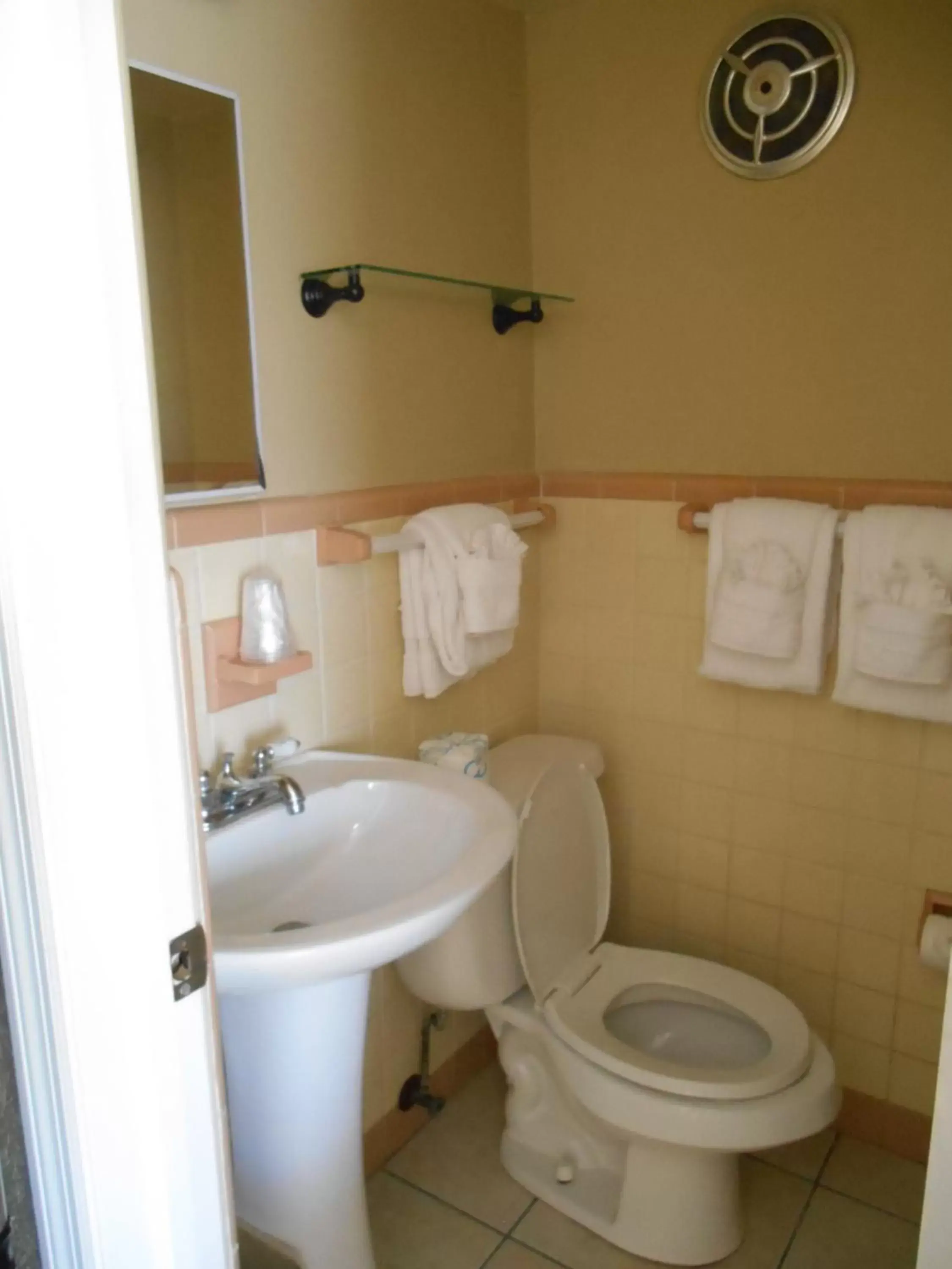 Toilet, Bathroom in Bayside Inn and Marina