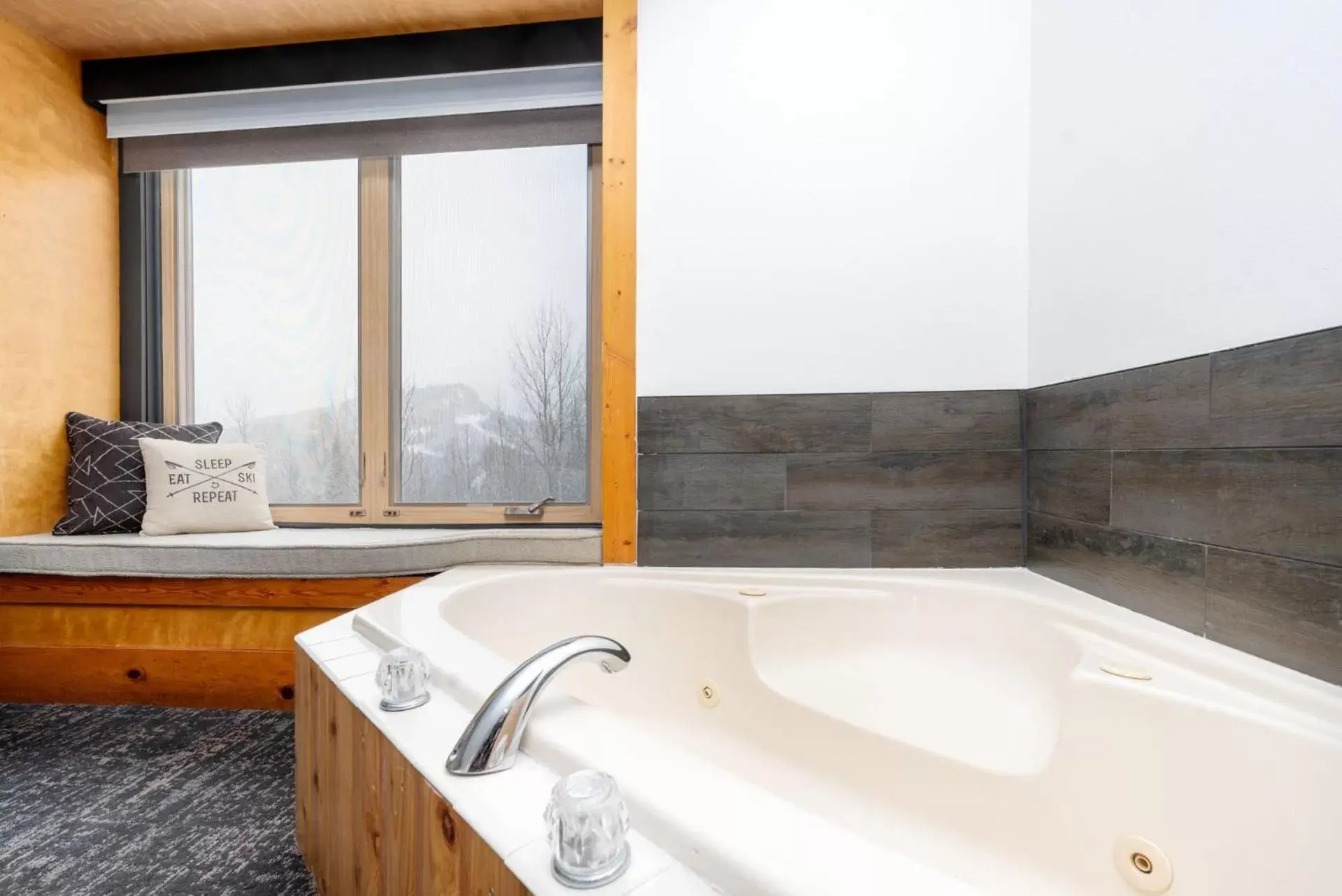 Bath, Bathroom in Caribou Highlands Lodge