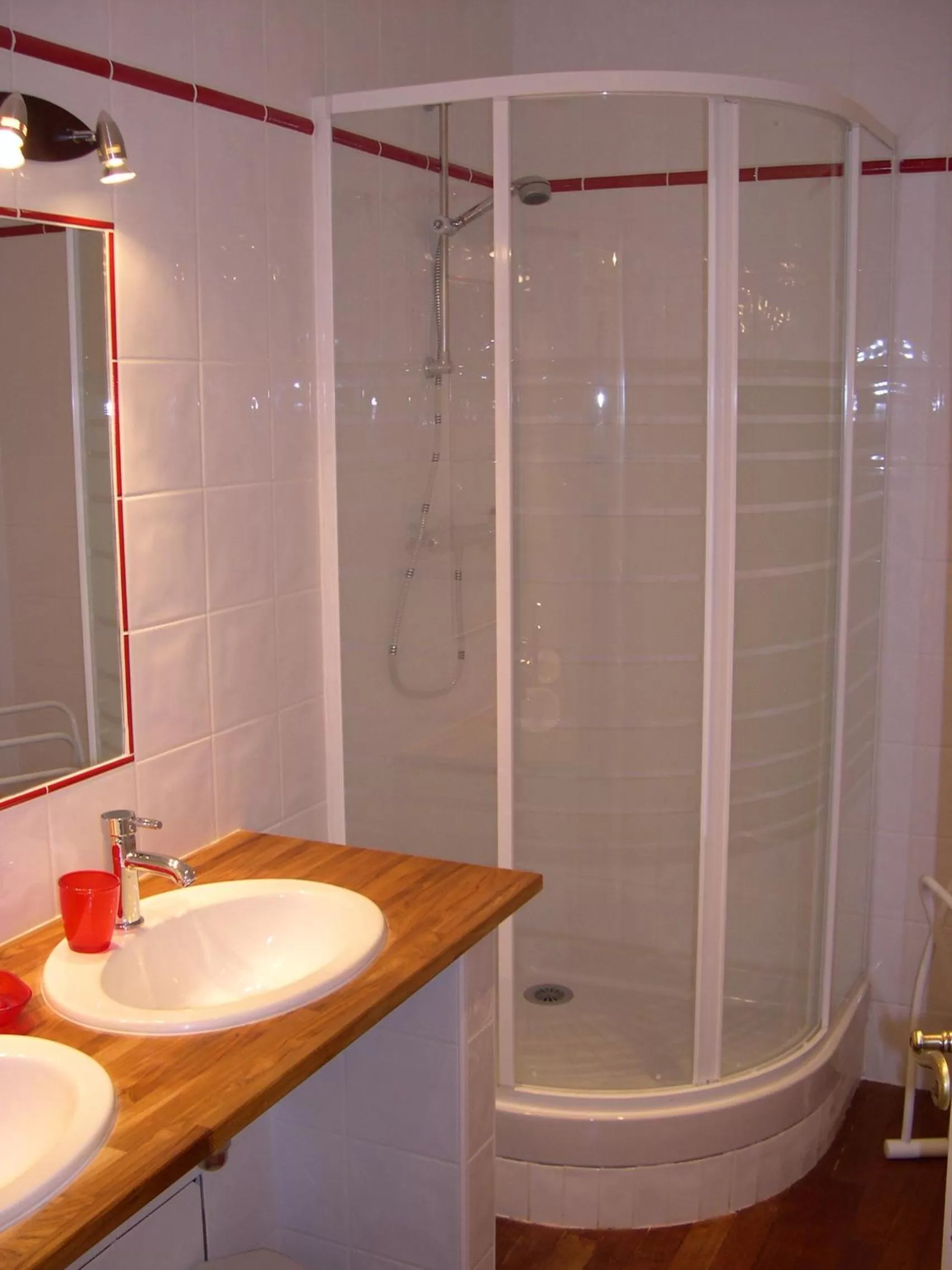 Shower in Le Vieux Chateau