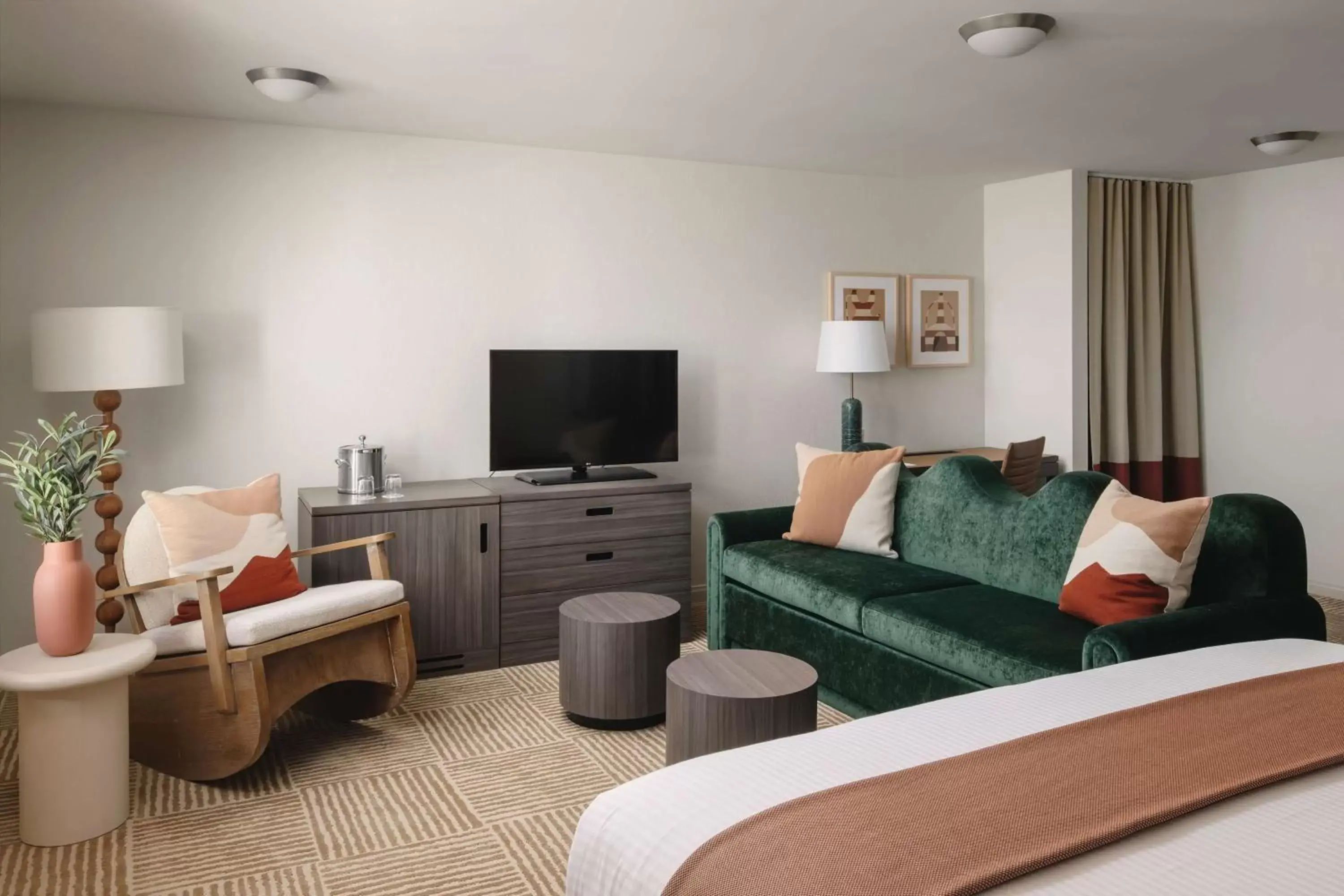 Bed, Seating Area in Avante, a JDV by Hyatt Hotel