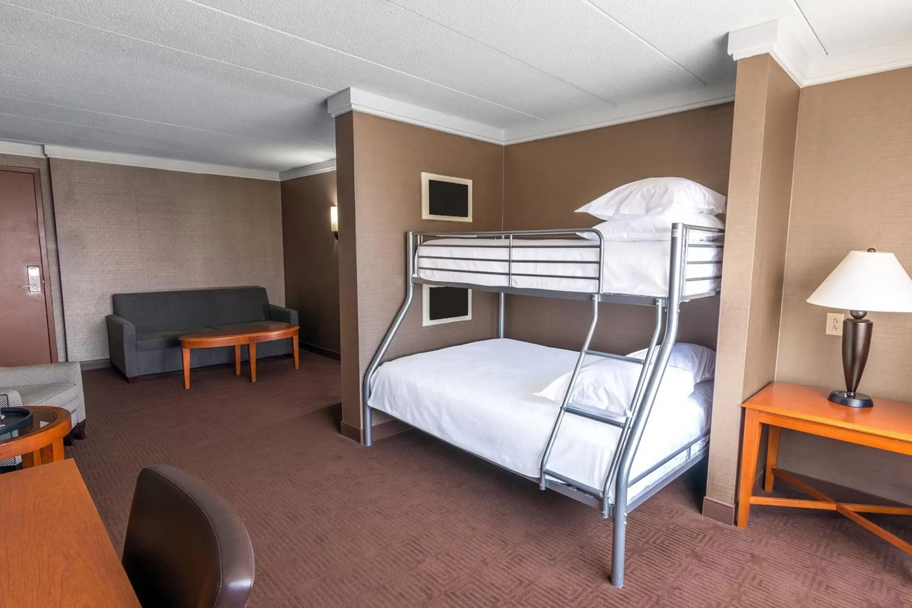 Bedroom, Bunk Bed in Sheraton Niagara Falls