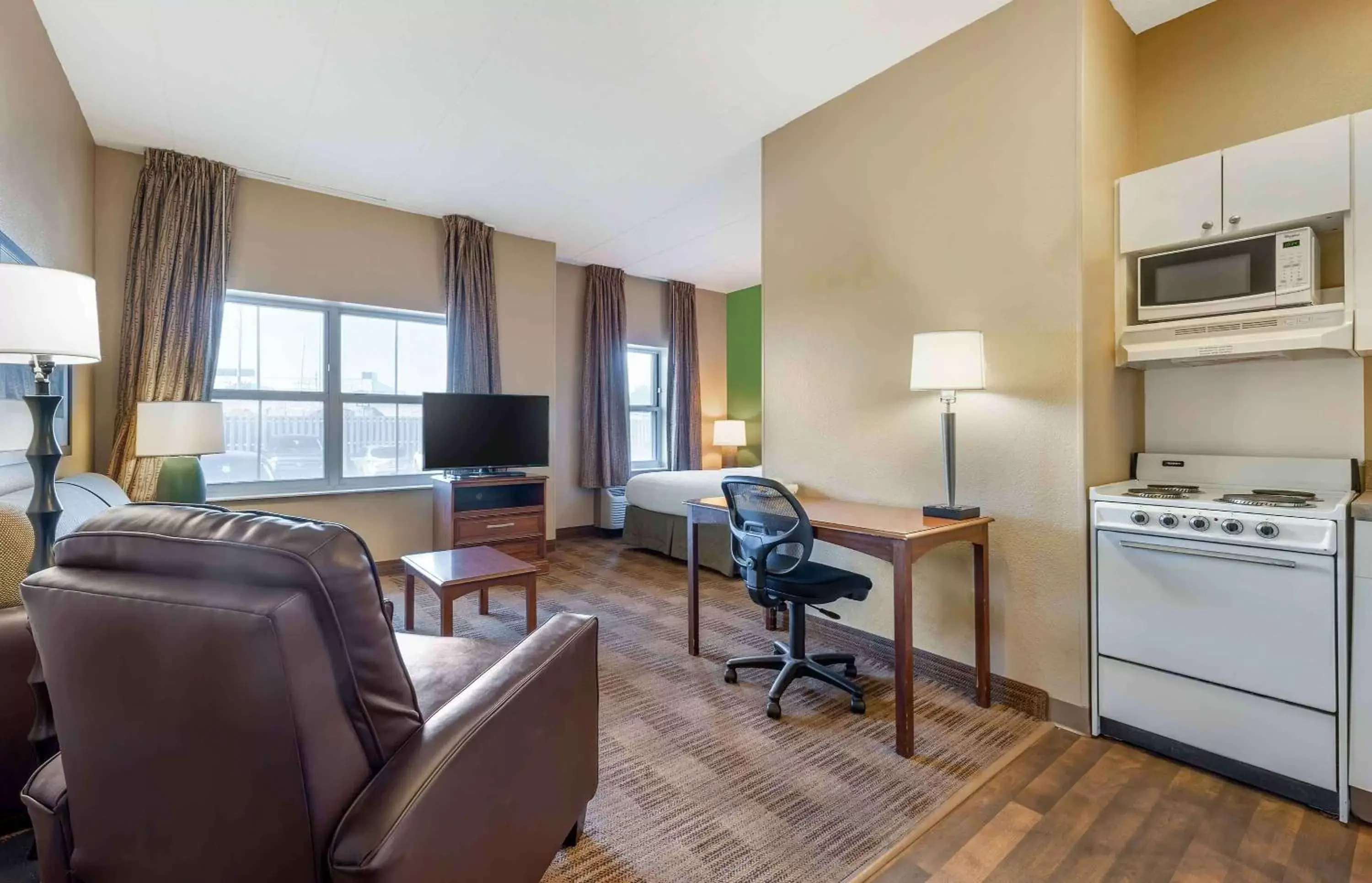 Bedroom, Seating Area in Extended Stay America Suites - Chicago - O'Hare - Allstate Arena