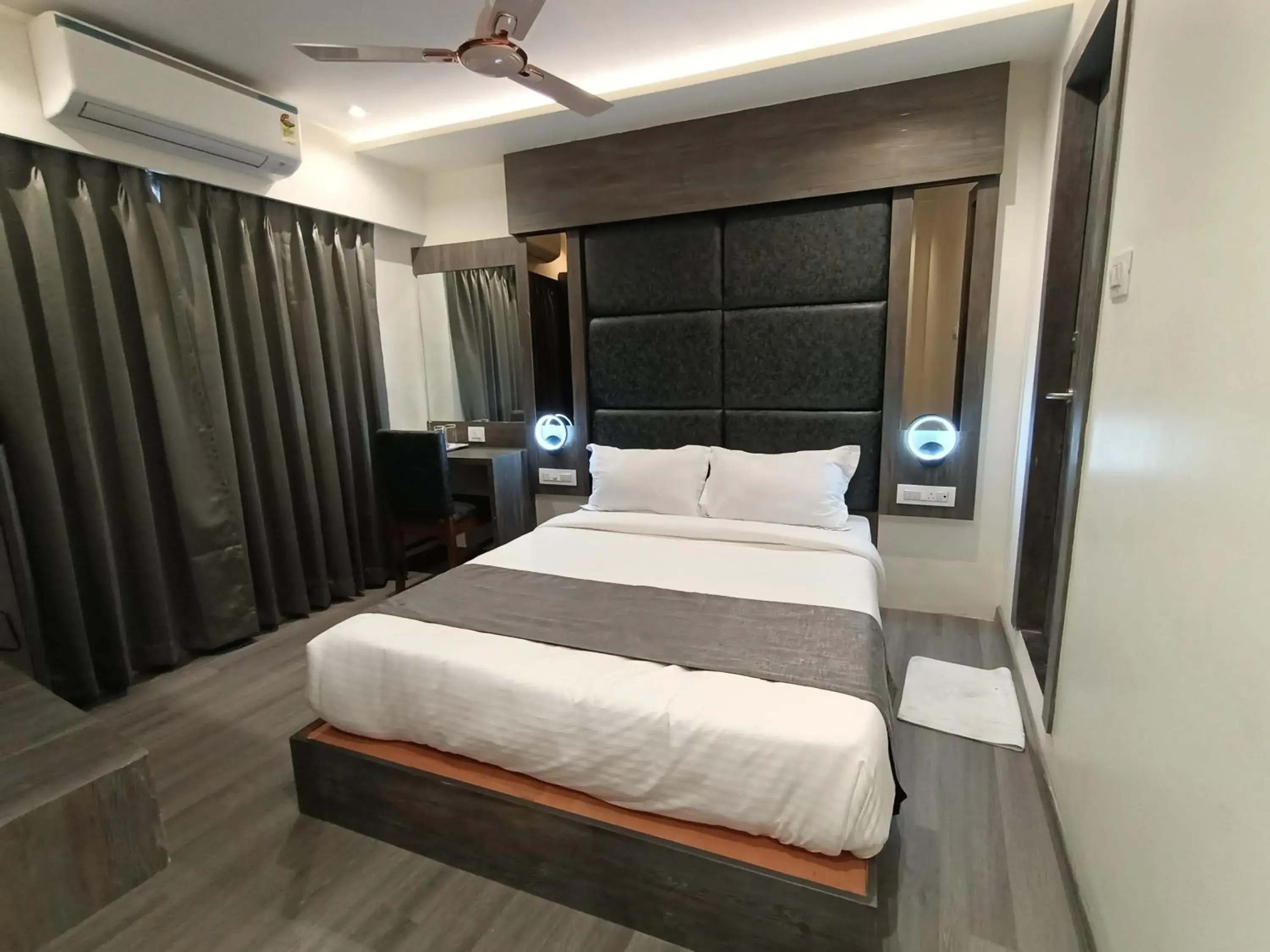 Bed in Hotel Classio Andheri