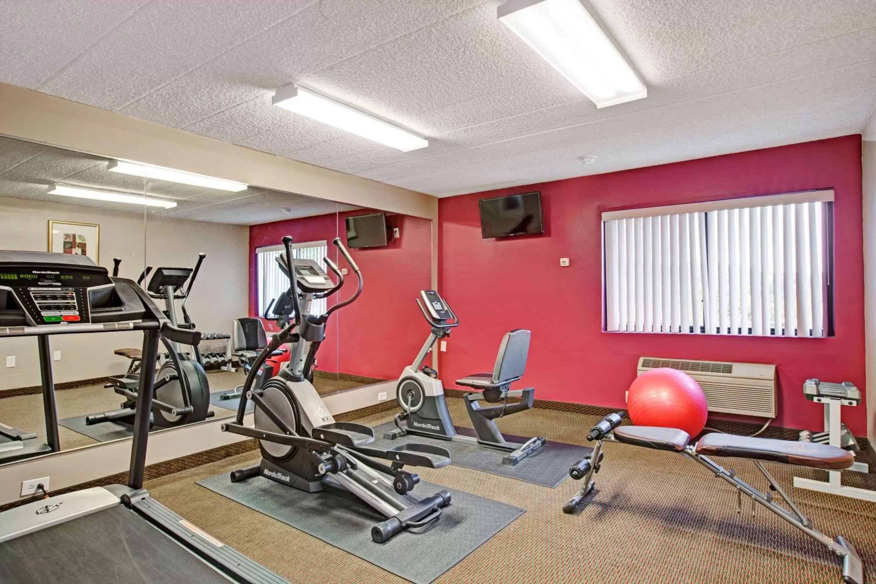 Fitness centre/facilities in Ramada by Wyndham Rockaway Fitness centre/facilities in Ramada by Wyndham Rockaway
