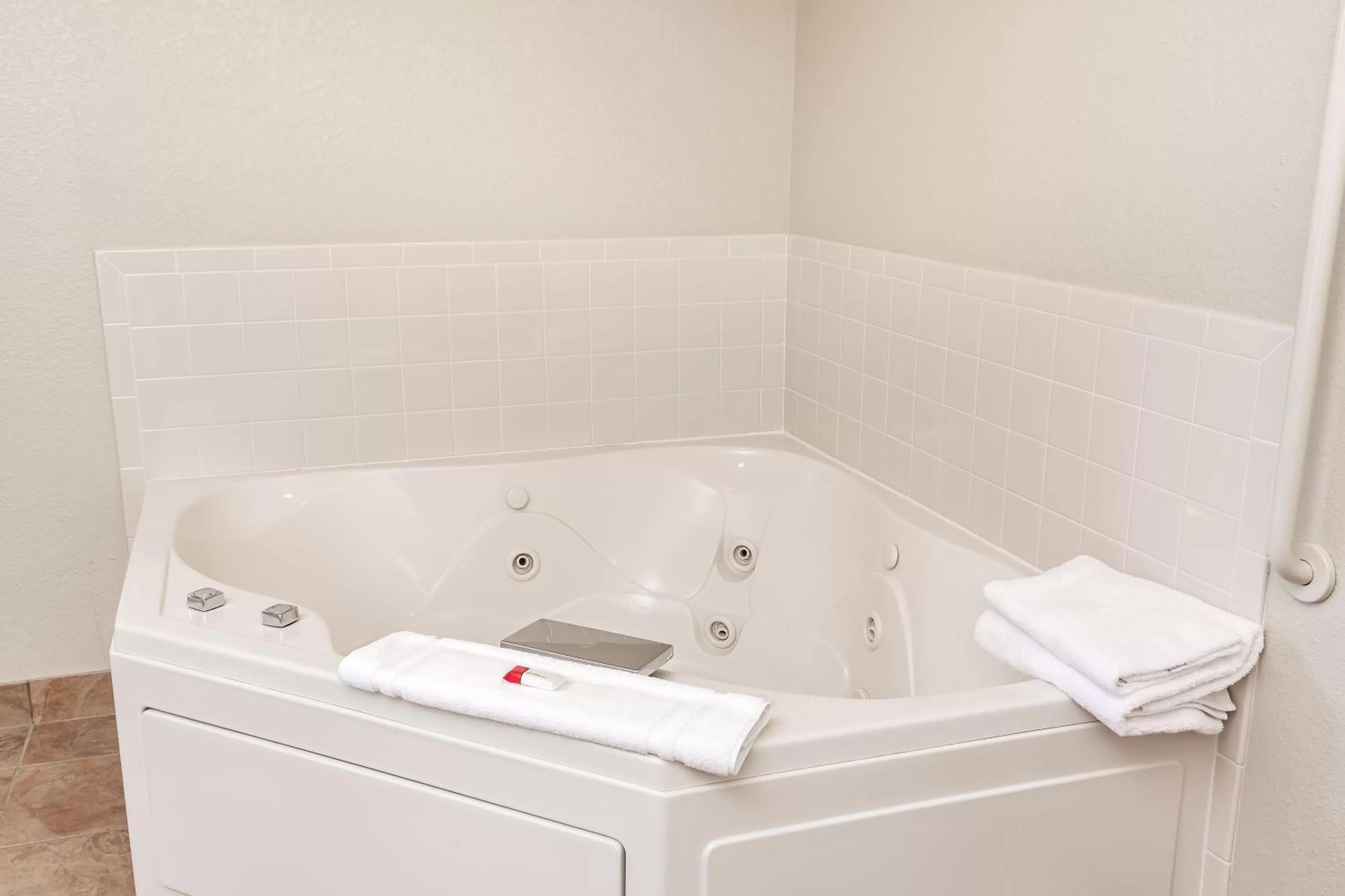 Hot Tub in MountainView Lodge and Suites