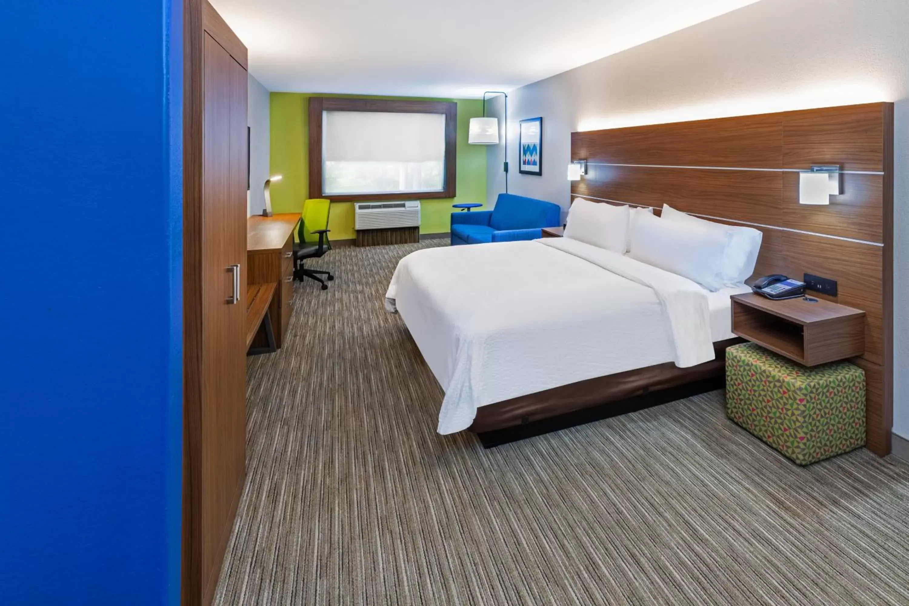 Bedroom, Bed in Holiday Inn Express Hotel & Suites Lafayette South, an IHG Hotel