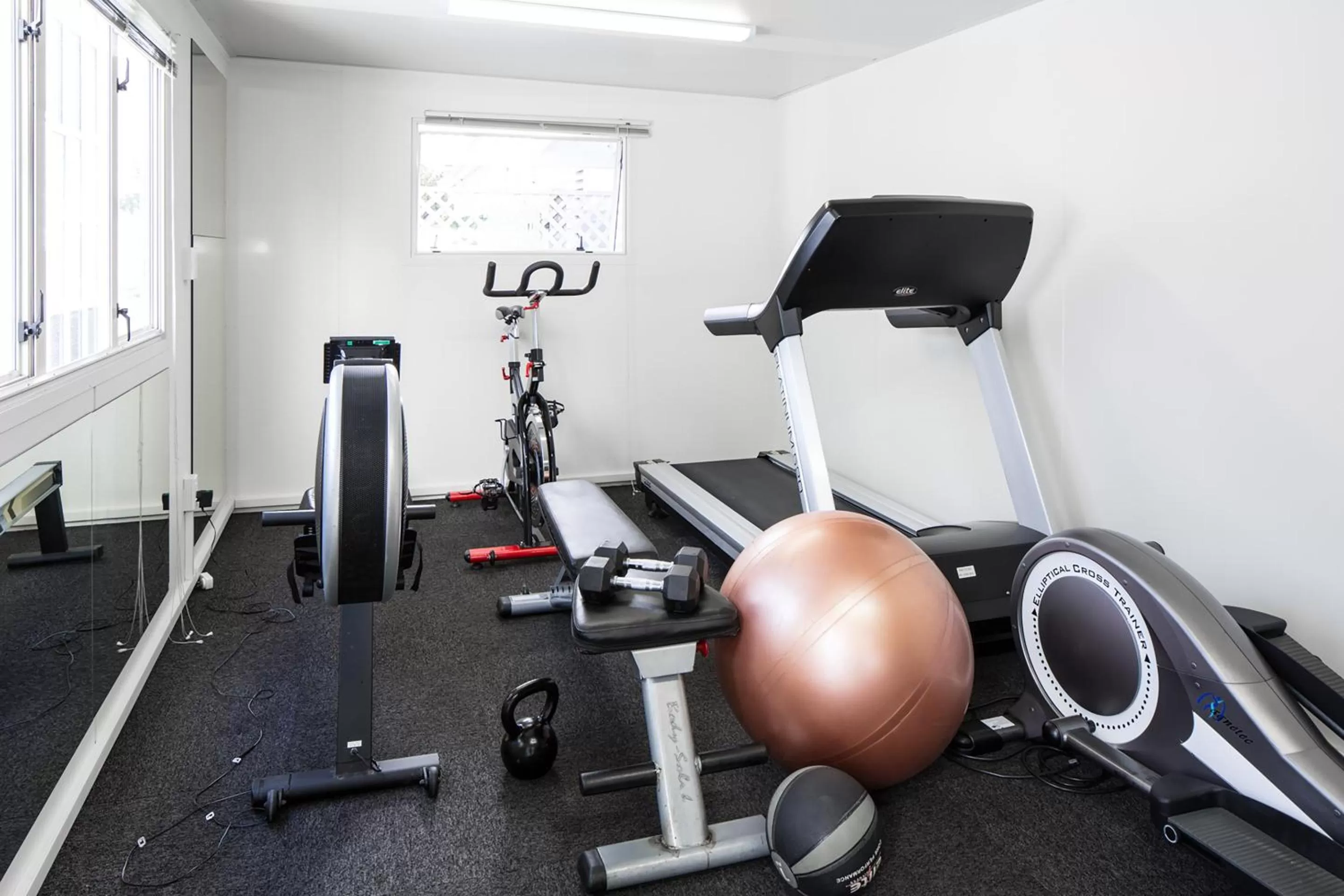 Fitness centre/facilities in Pavilions Hotel