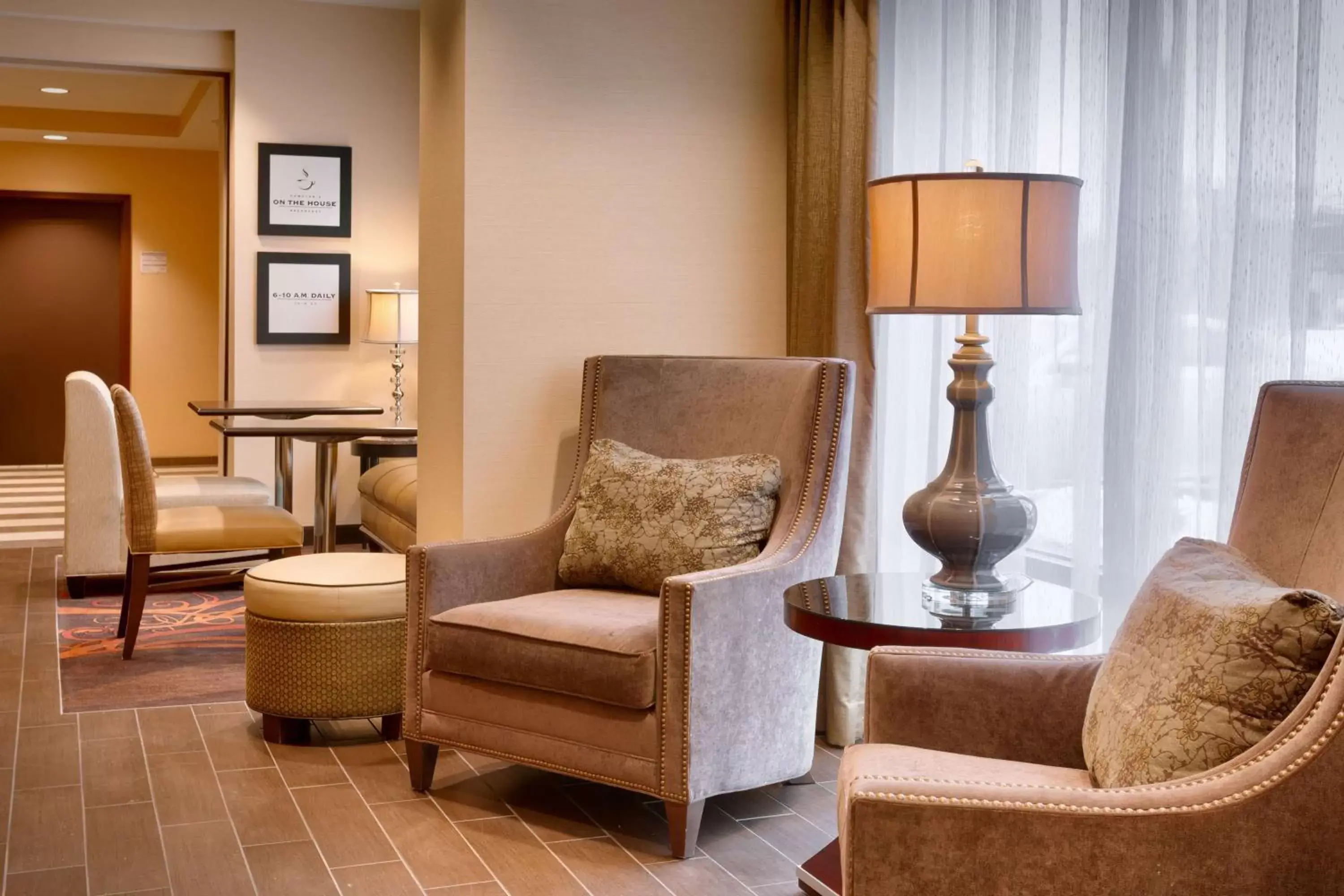 Lobby or reception, Seating Area in Hampton Inn Omaha/West Dodge Road, Old Mill