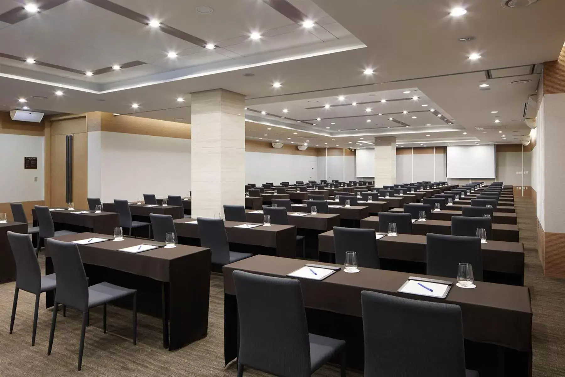 Banquet/Function facilities in Howard Johnson by Wyndham Incheon Airport