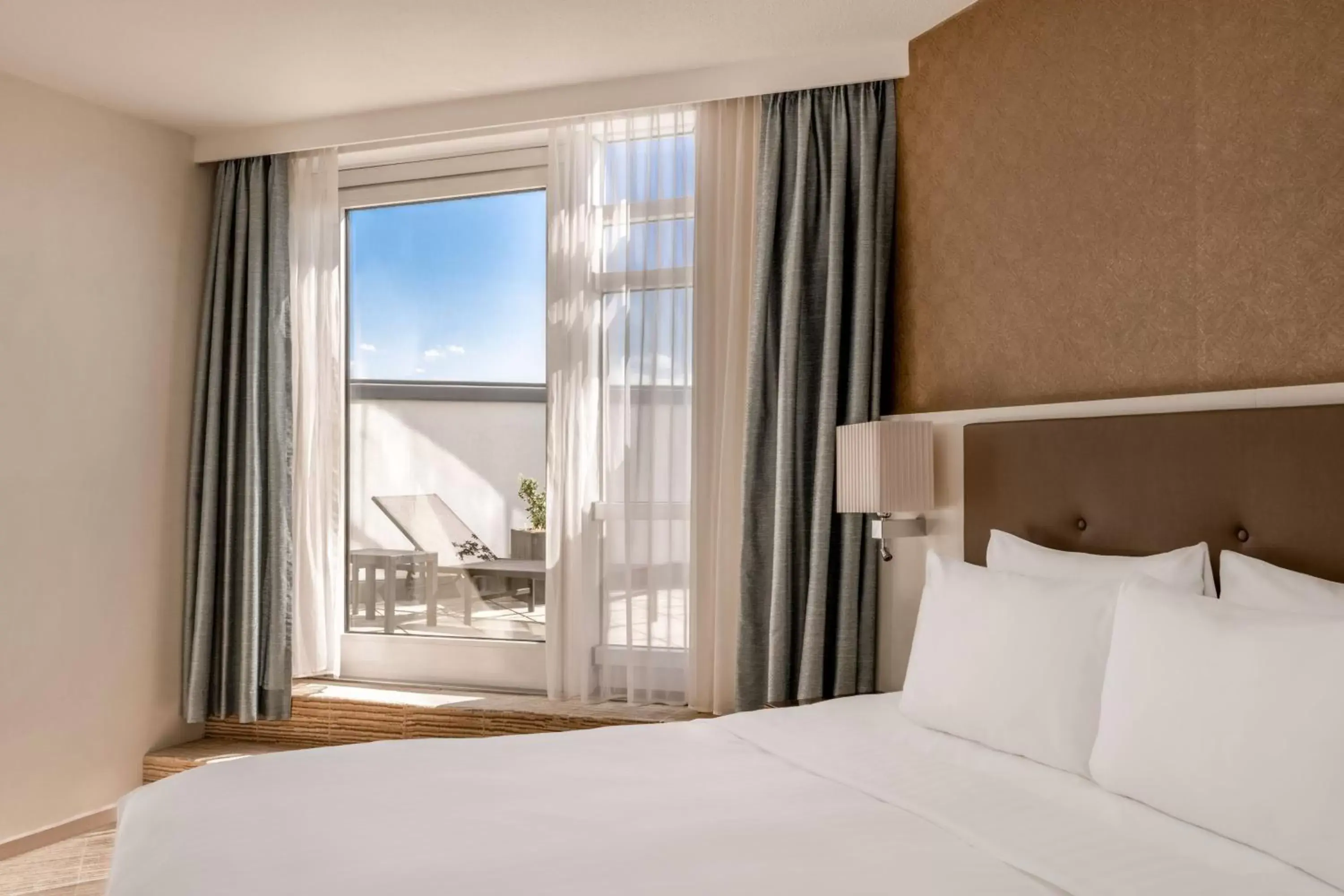 Bedroom, Bed in Munich Marriott Hotel