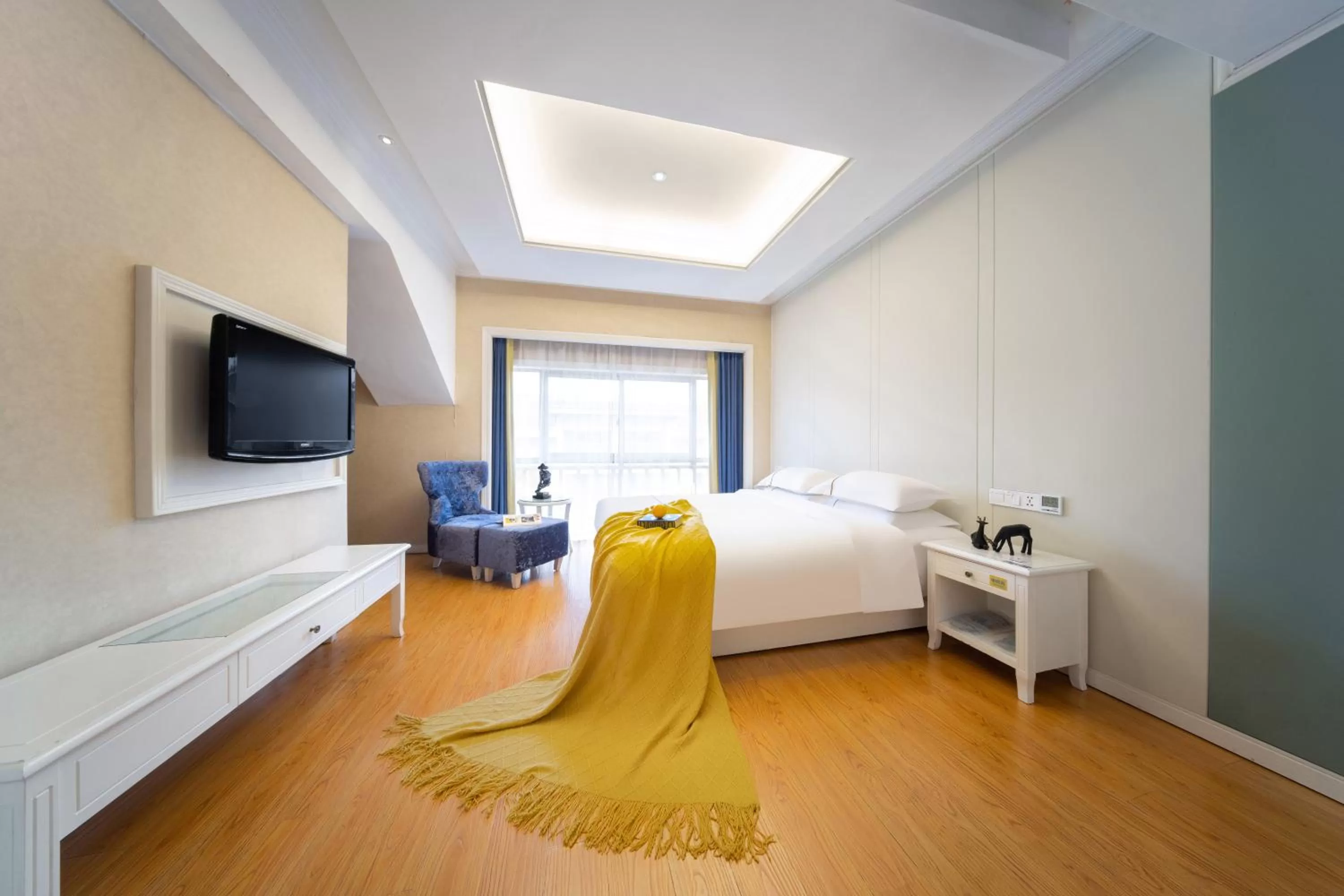 TV/Entertainment Center in Lingshang Hotel