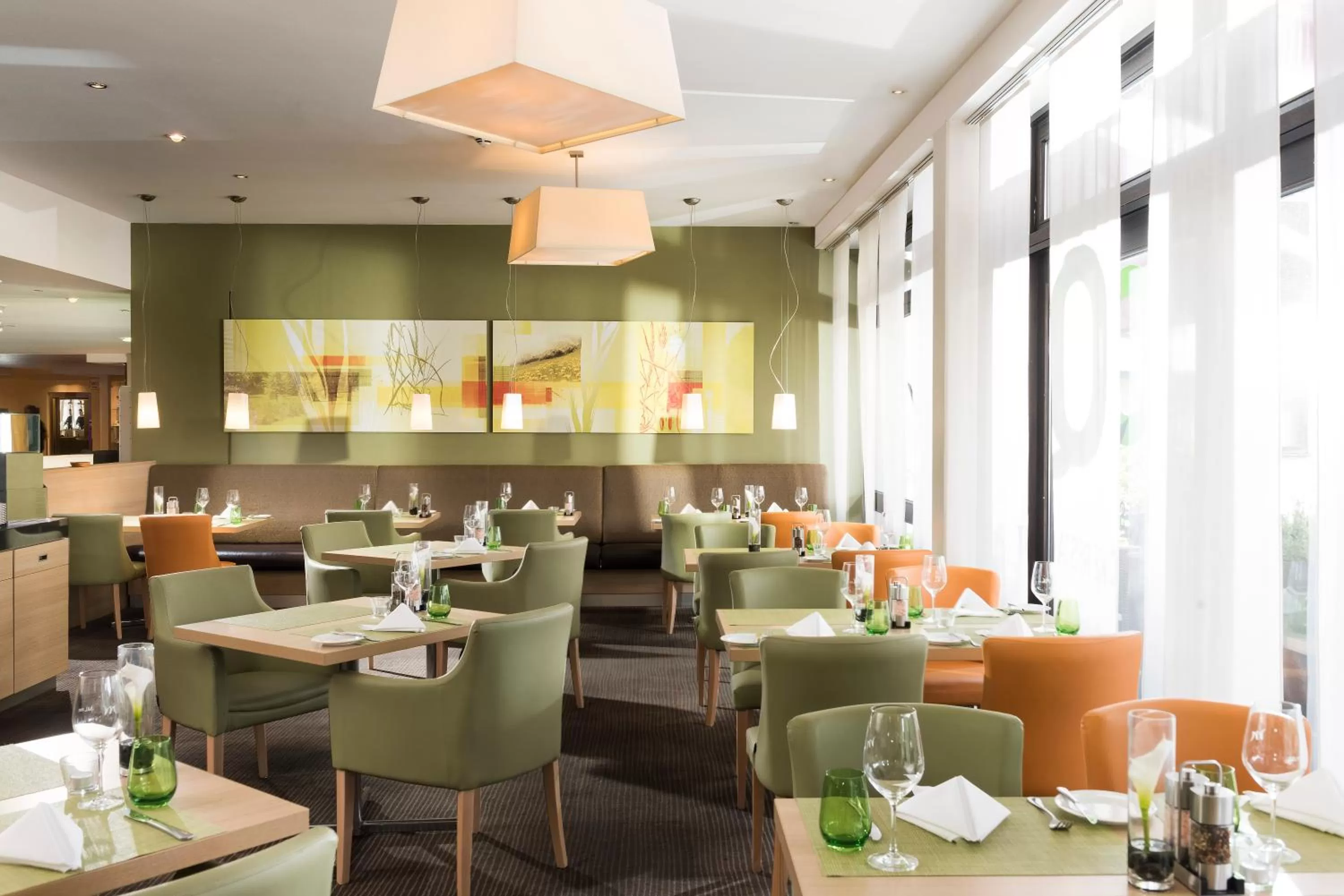 Restaurant/Places to Eat in Mercure Düsseldorf Airport