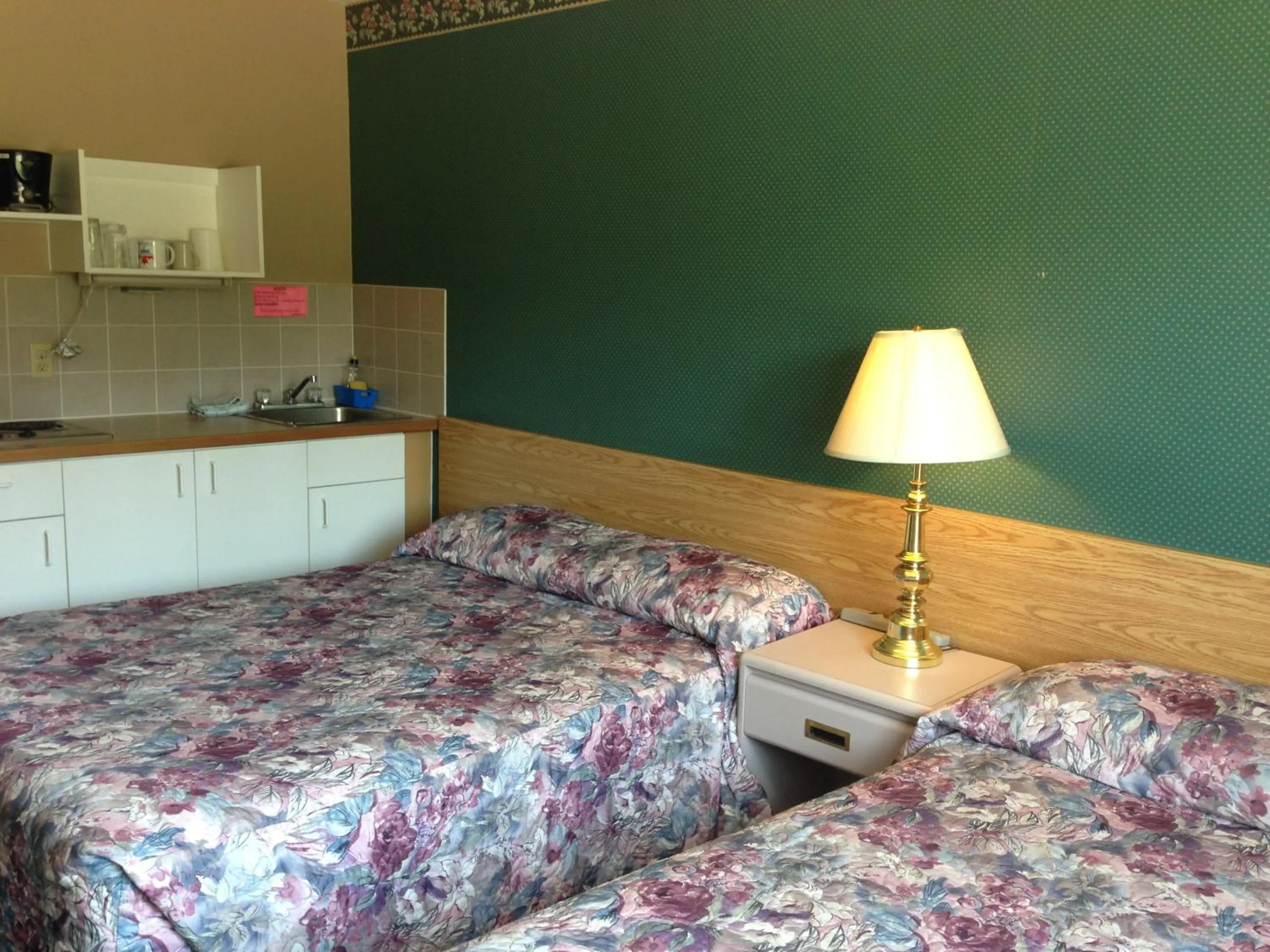 Bedroom, Bed in Sundre Motor Inn