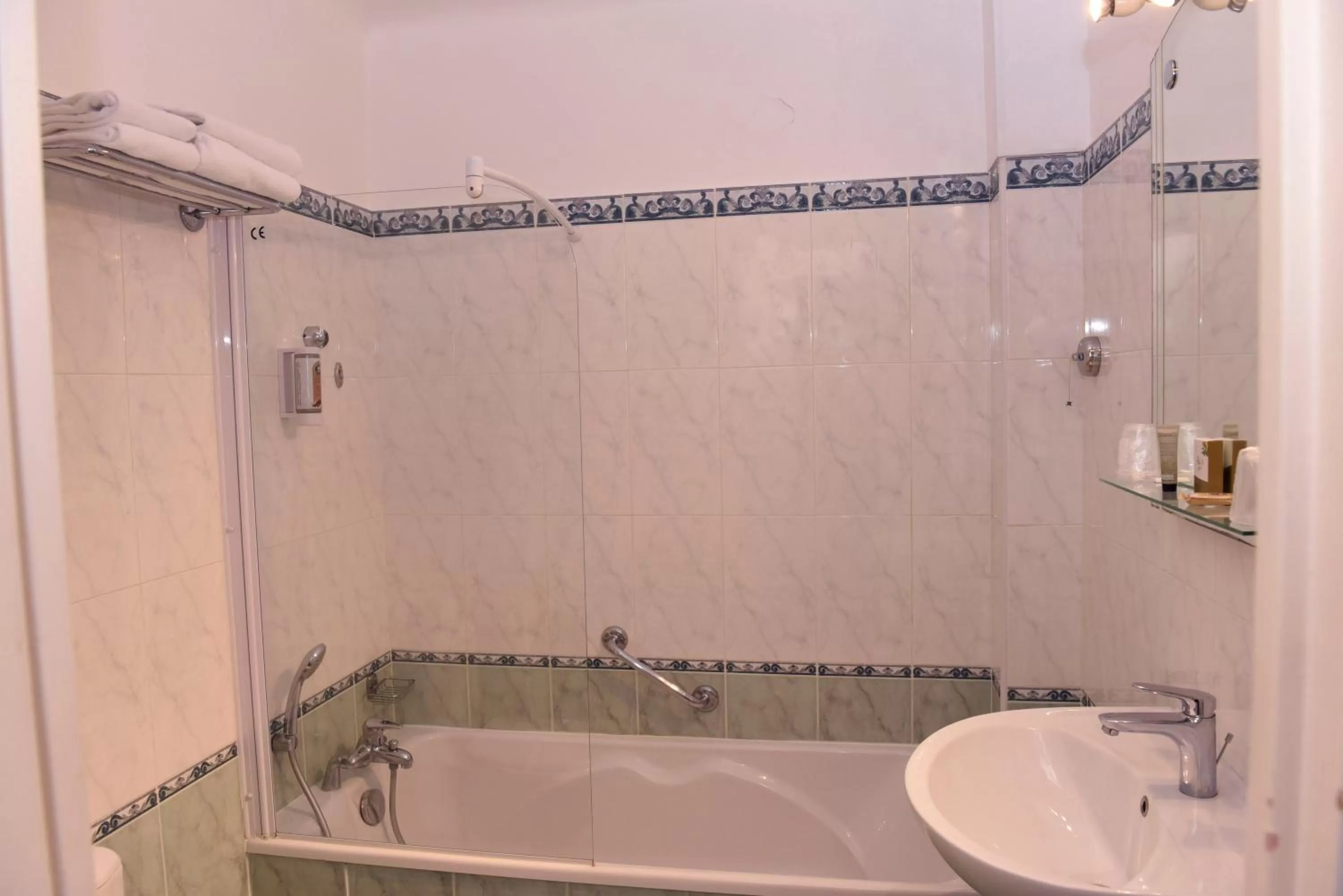 Bathroom in Azur Hôtel