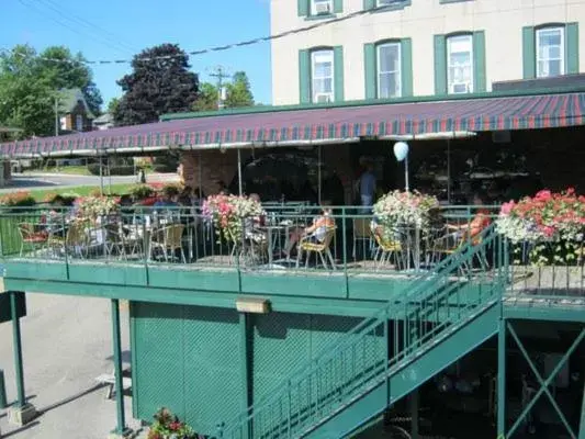 Patio in The Gananoque Inn & Spa