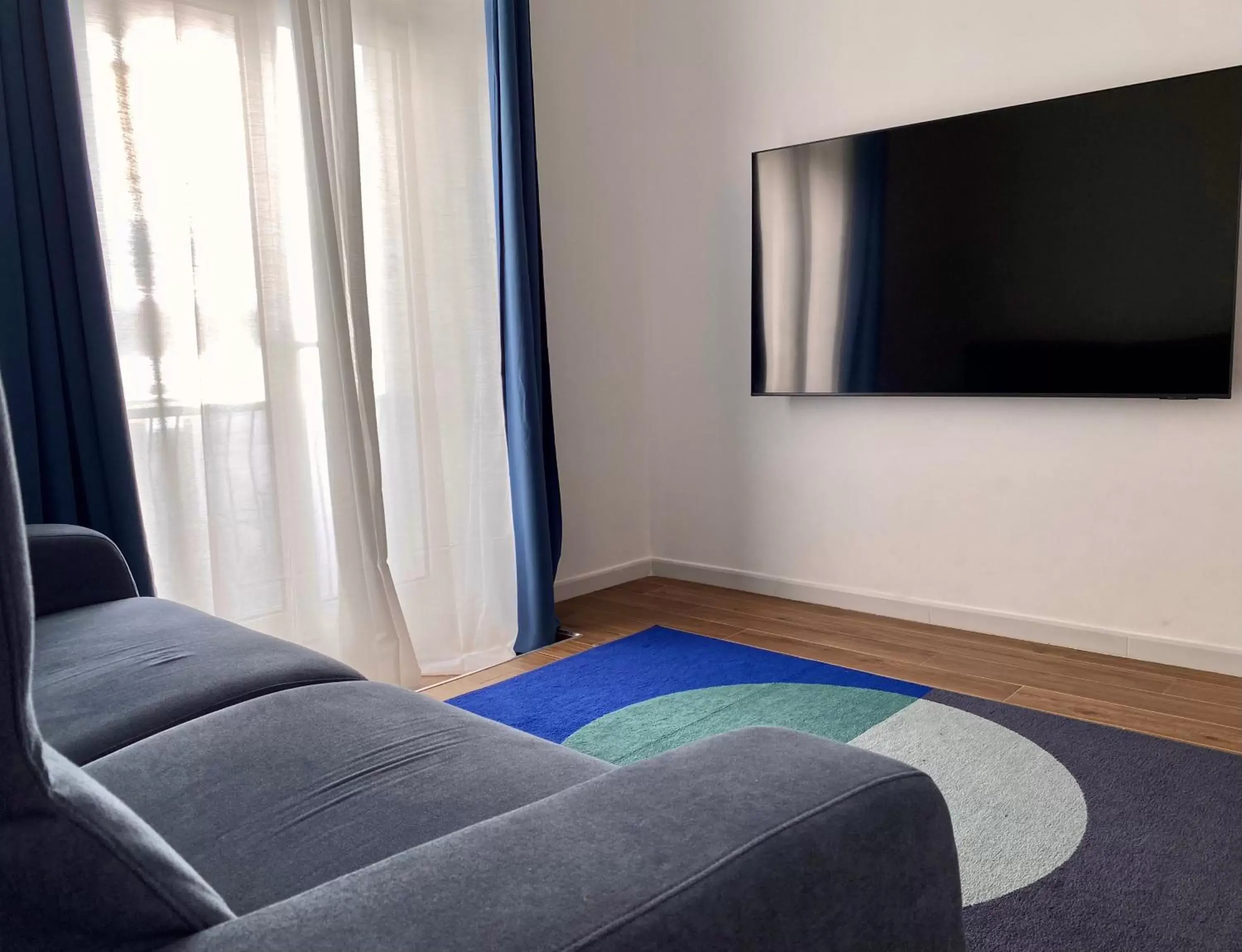 Living room, TV/Entertainment Center in Casa Roma