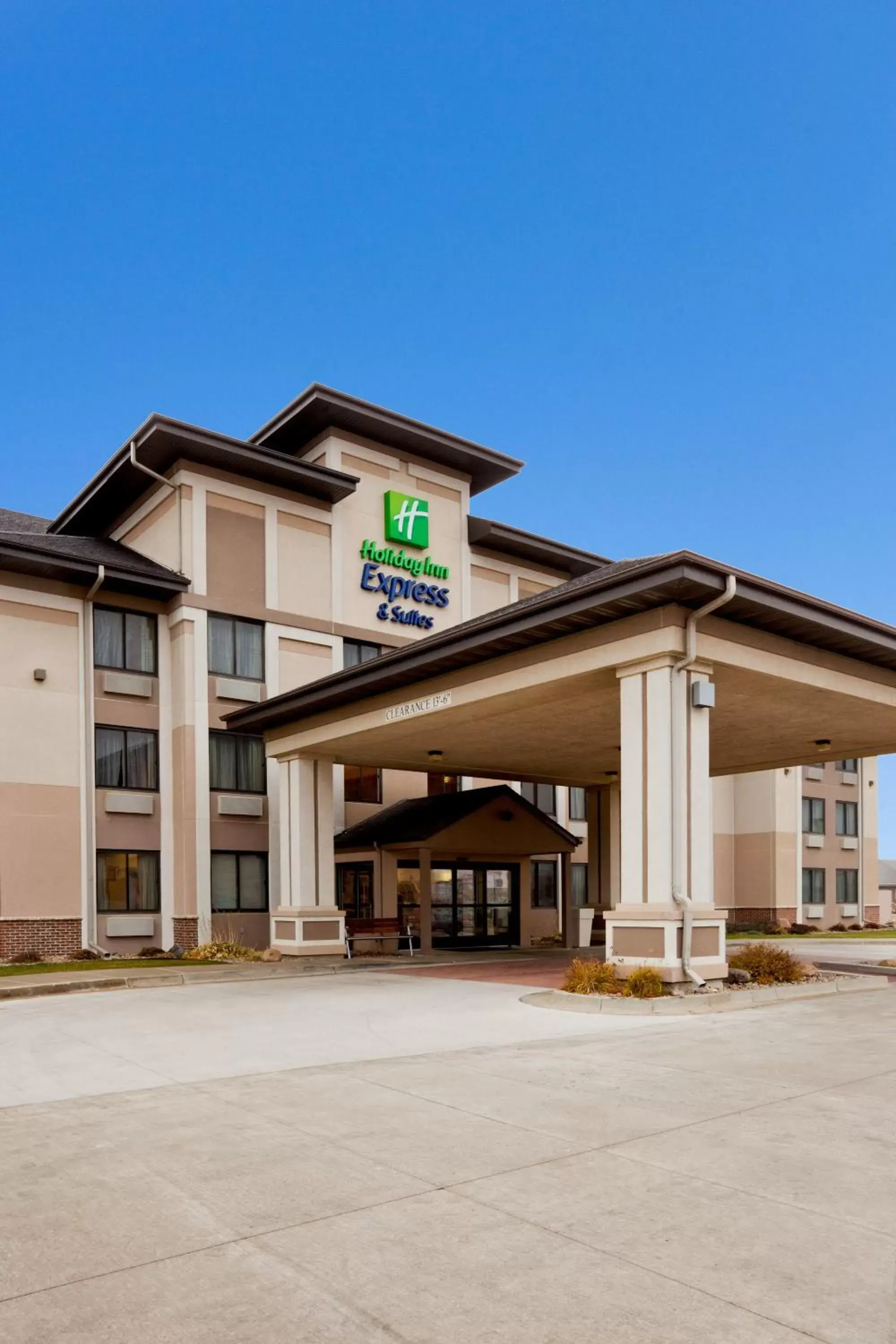 Property Building in Holiday Inn Express & Suites - Worthington, an IHG Hotel