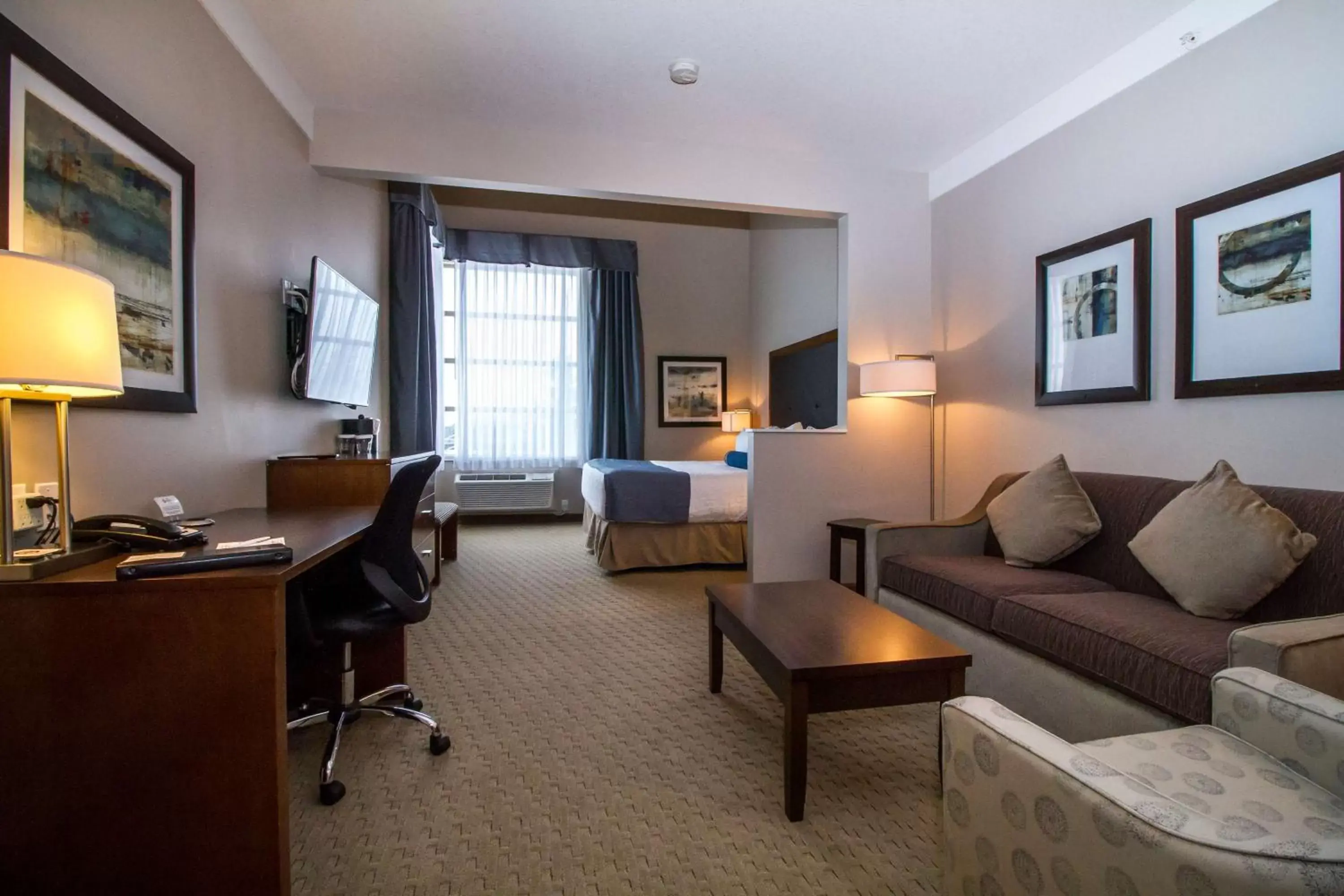 Bedroom, Seating Area in Best Western Plus Revelstoke