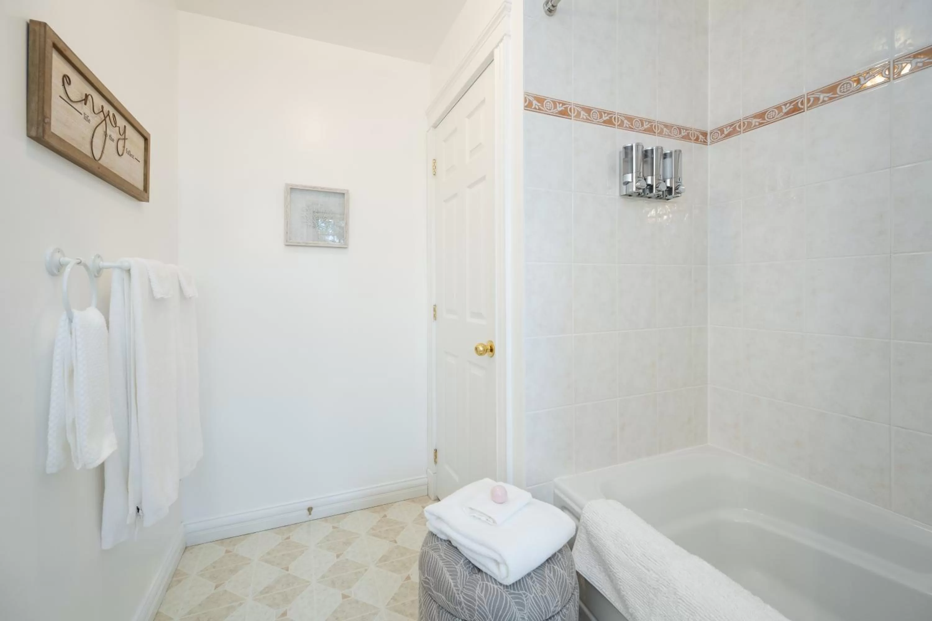 Bathroom in Baker Shore Bed and Breakfast