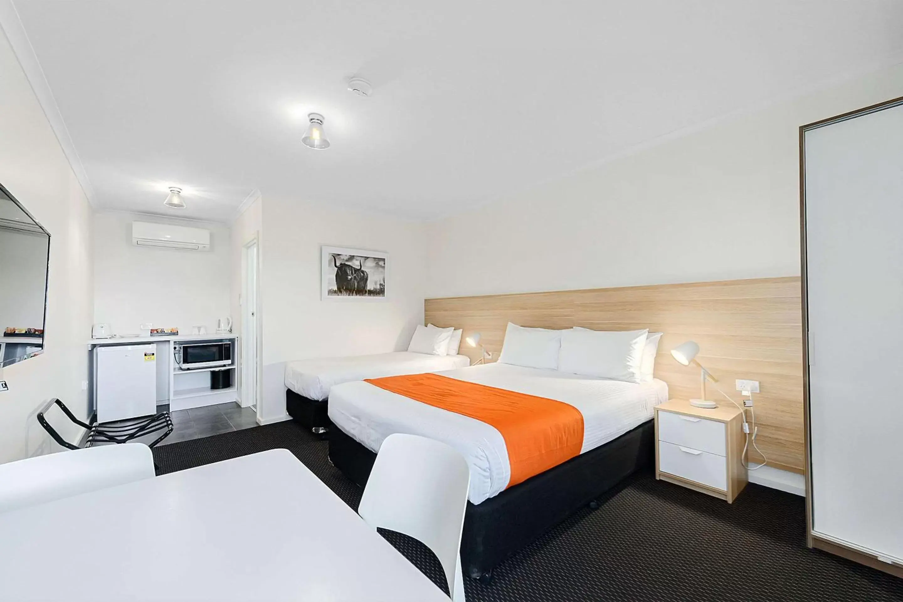 Photo of the whole room, Bed in Comfort Inn Flinders on Main