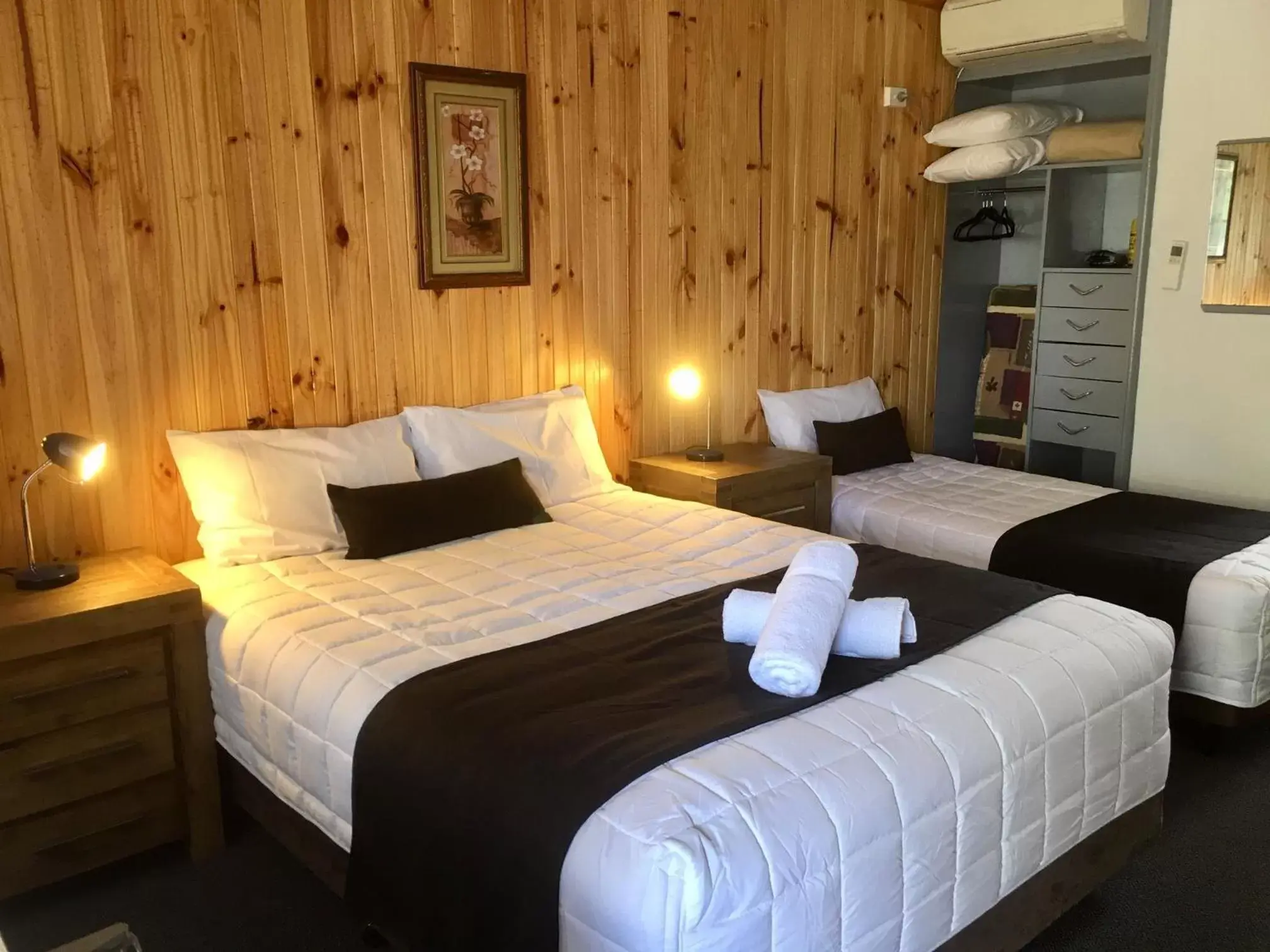 Bed in Quirindi Sunflower Motor Inn