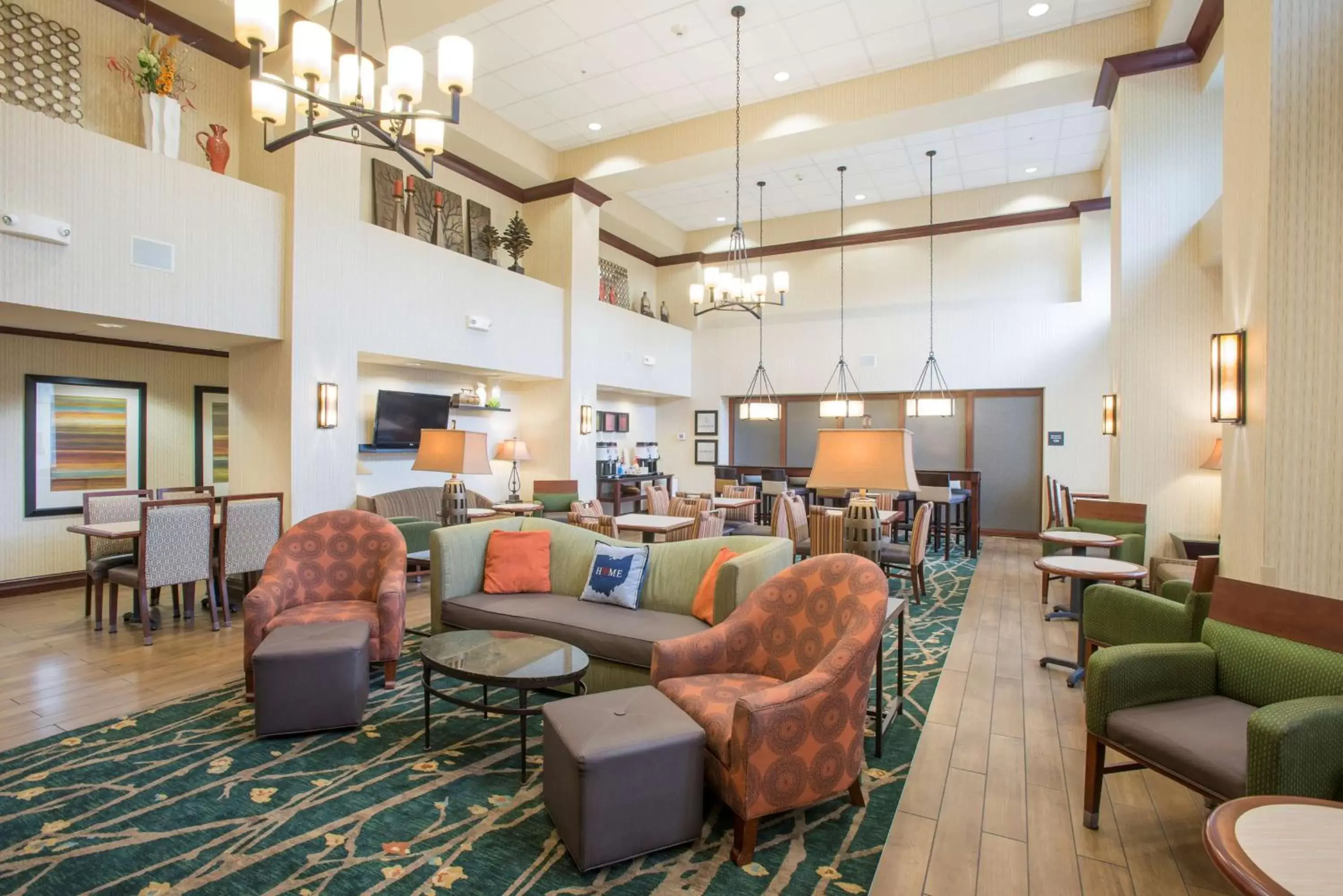 Lobby or reception, Lounge/Bar in Hampton Inn & Suites Cincinnati-Union Centre