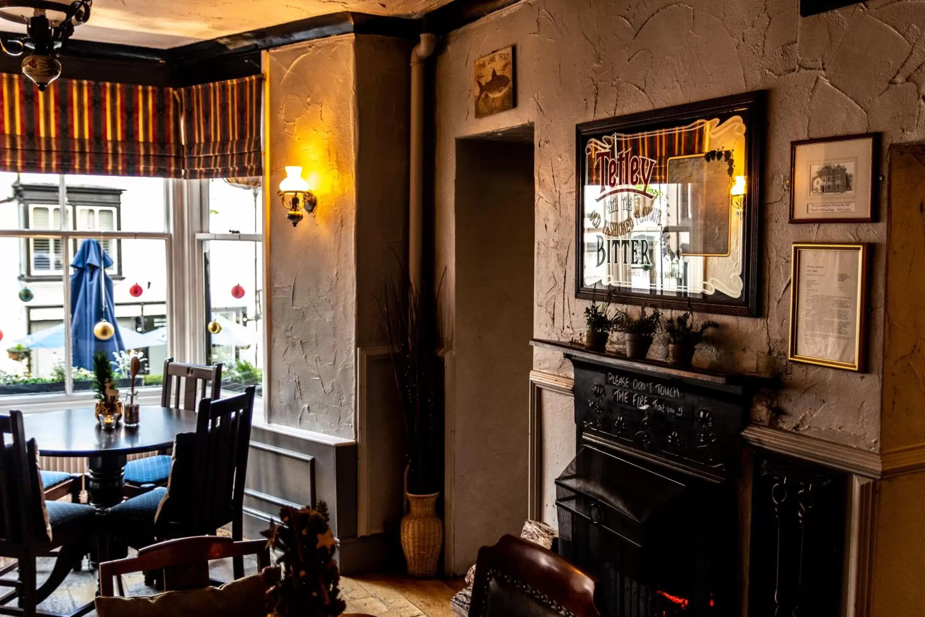 Lounge or bar, Restaurant/Places to Eat in The Royal Oak Inn