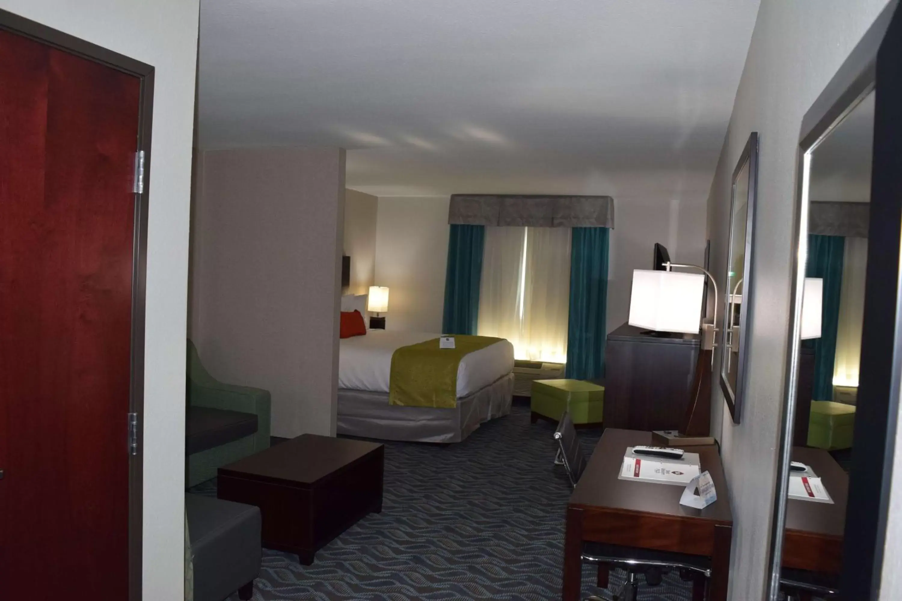 Photo of the whole room, Bed in Best Western Plus Hardeeville Inn & Suites