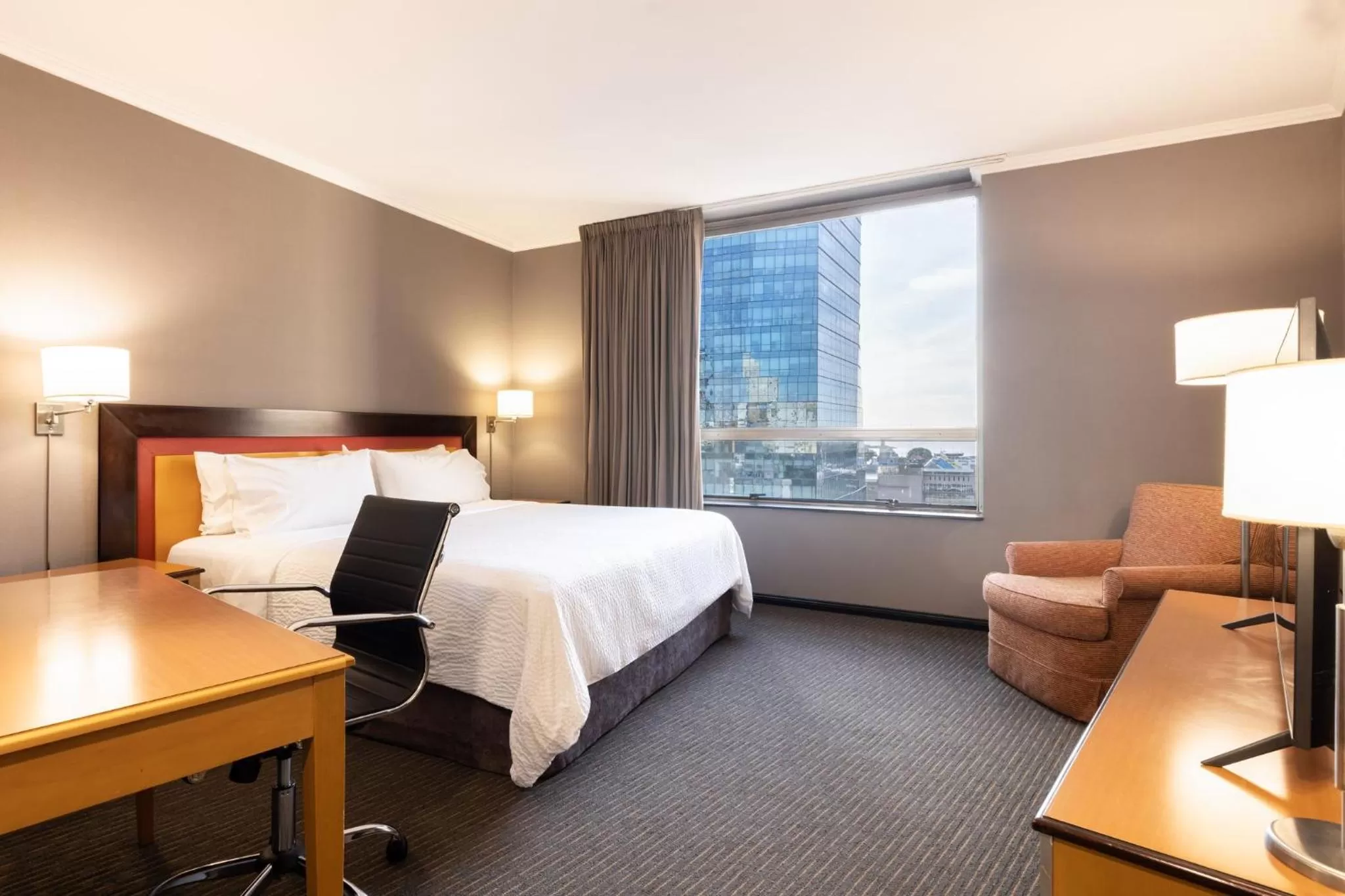 Photo of the whole room, Bed in Holiday Inn Express Puerto Madero by IHG