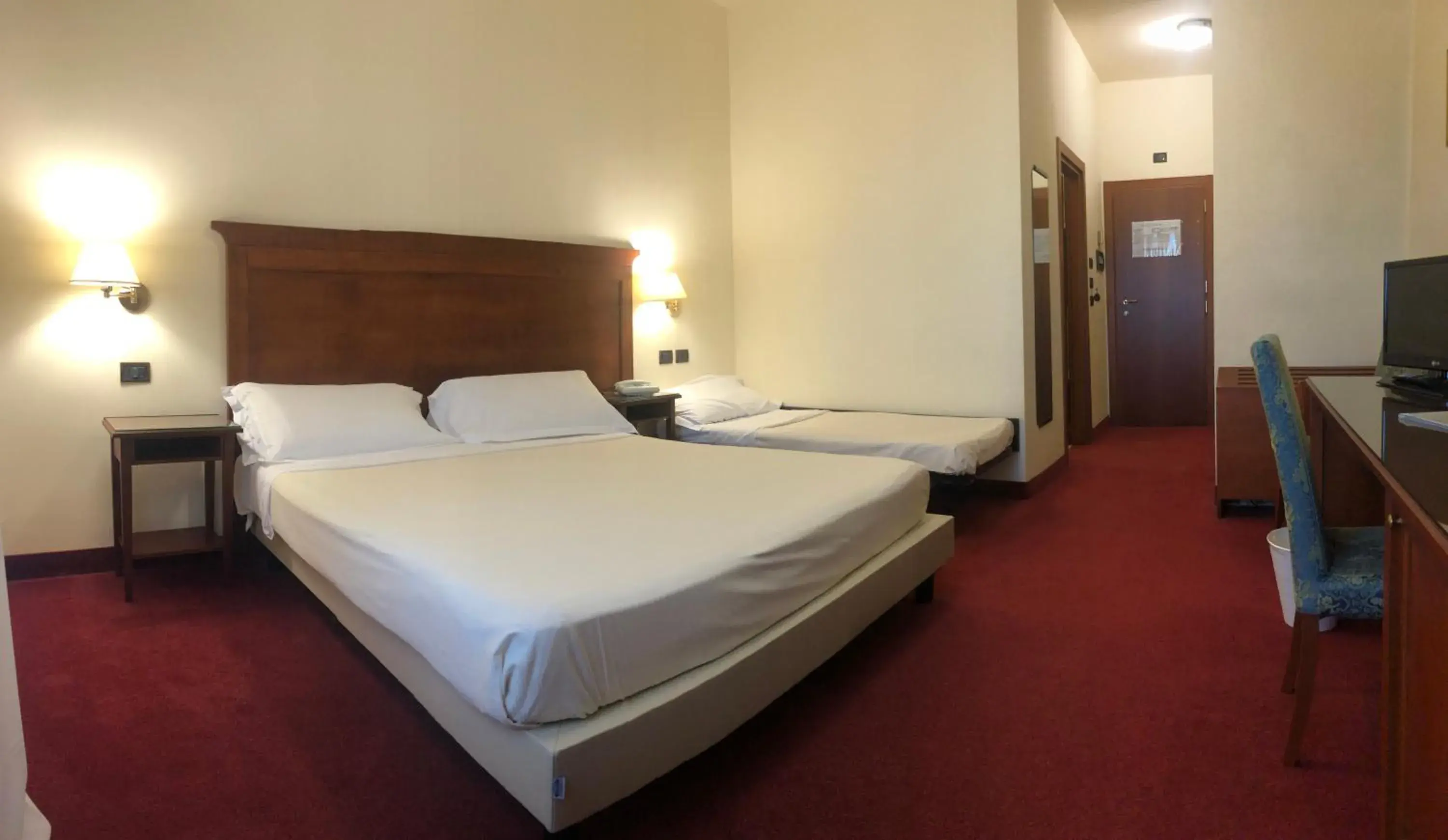 Photo of the whole room, Bed in Hotel HR