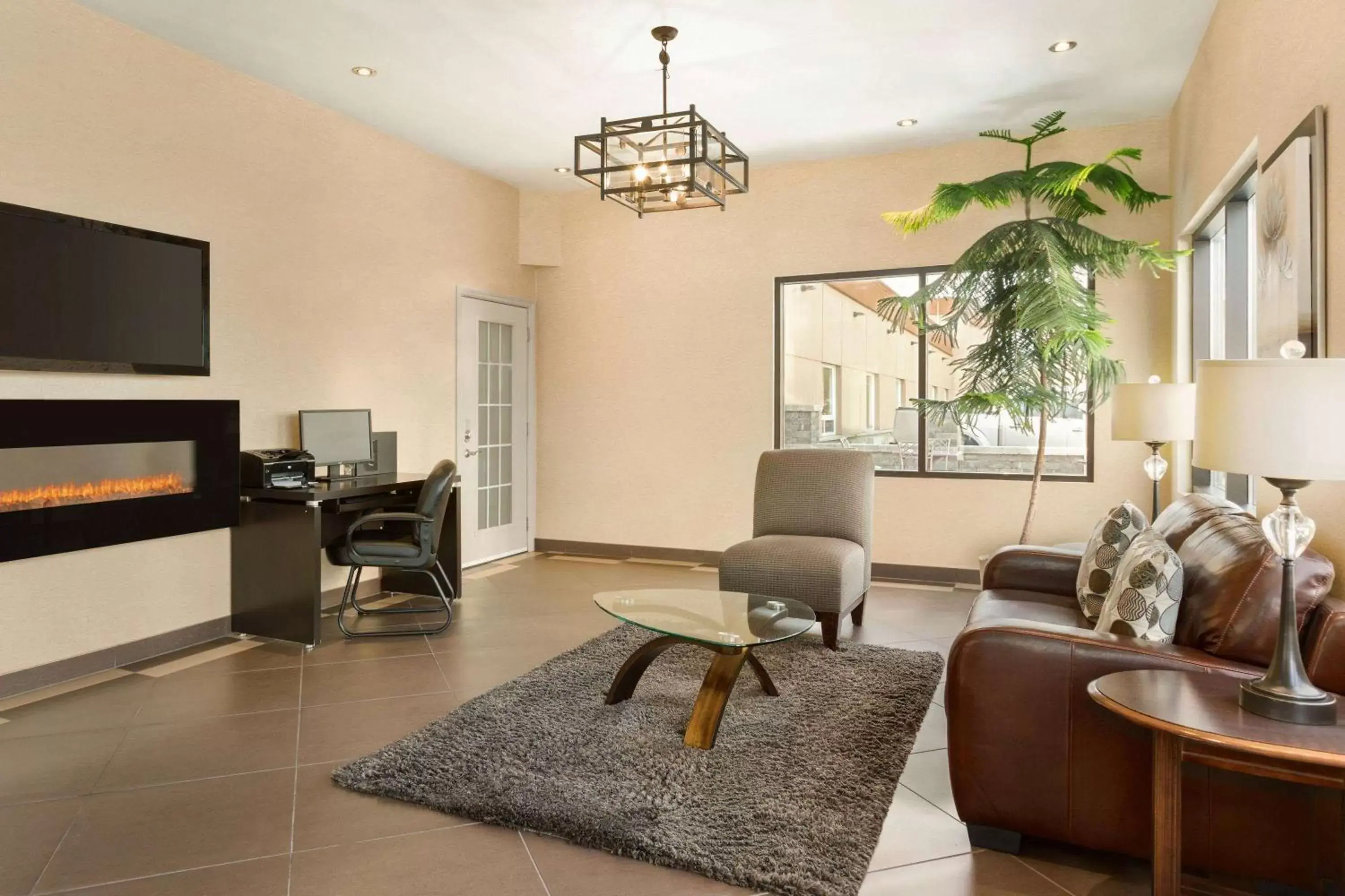 Lobby or reception, Seating Area in Travelodge by Wyndham Simcoe