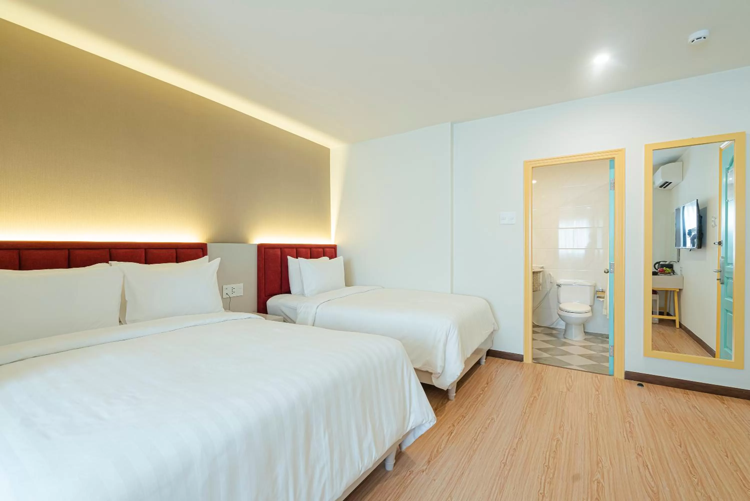 Grand Family Suite City View with Rooftop Pool in A25 Premium Hotel - 55 Lê Anh Xuân