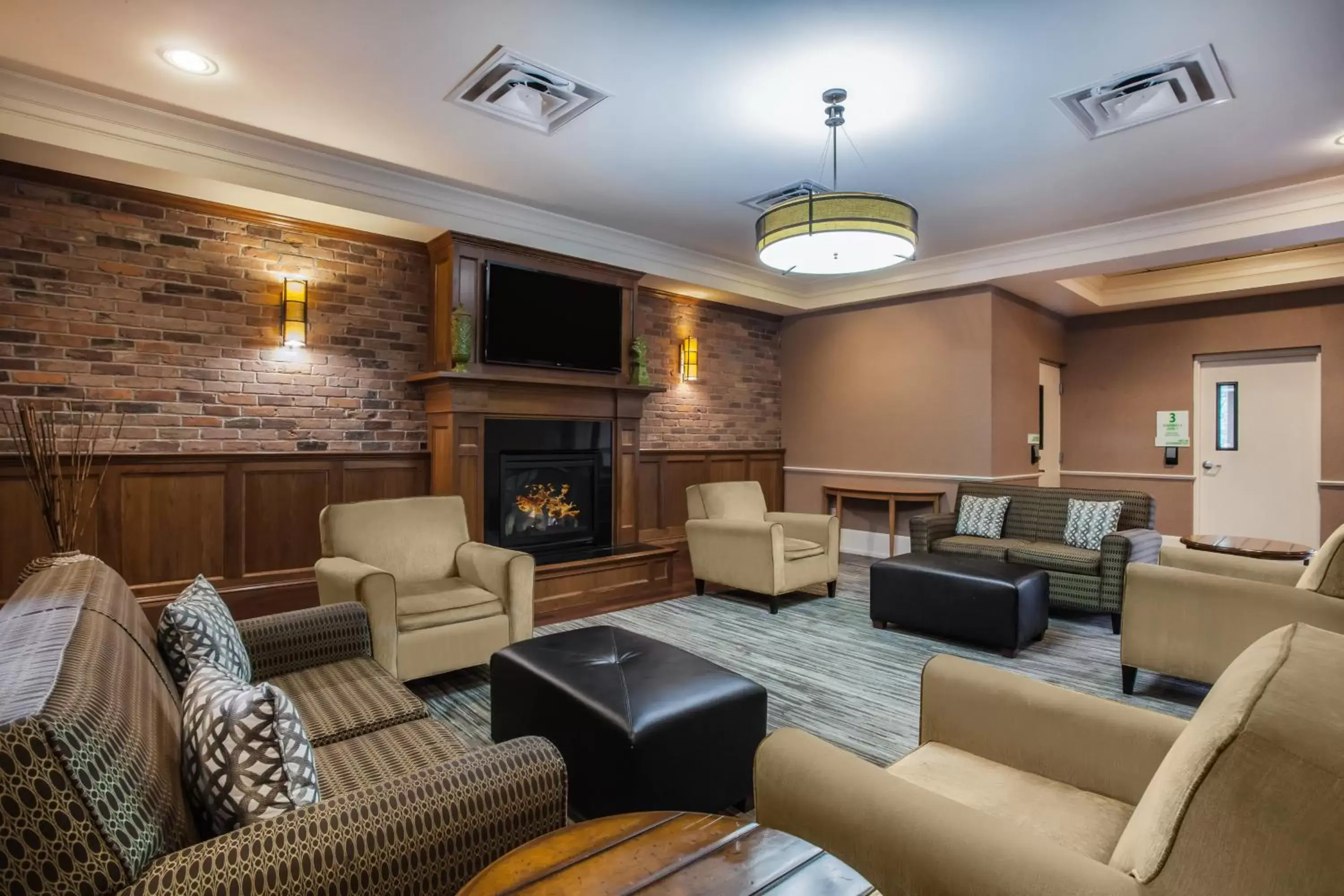 Property building, Seating Area in Holiday Inn Saratoga Springs, an IHG Hotel