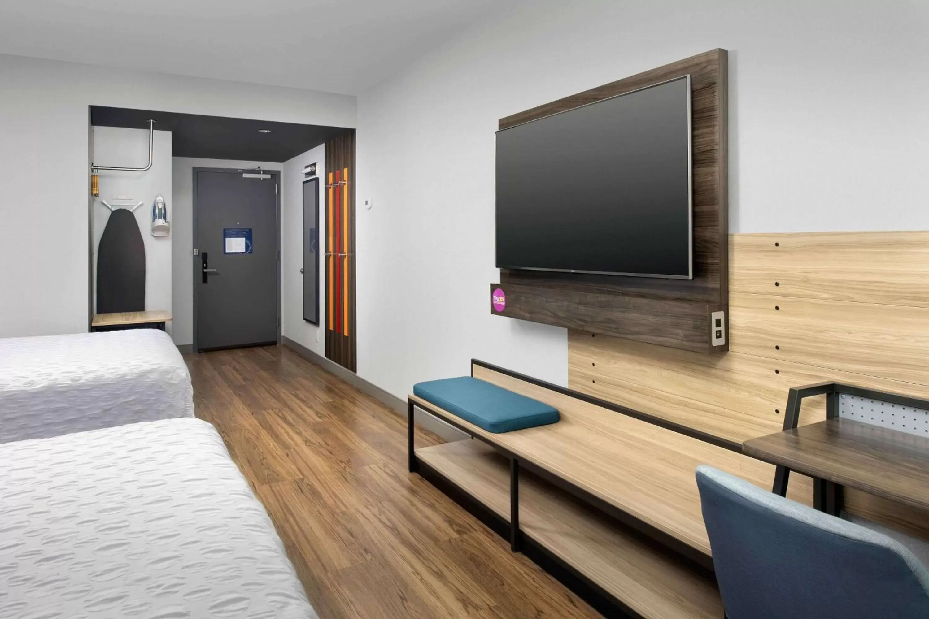 Queen Room with Two Queen Beds - Hearing Access in Tru By Hilton Nashville Downtown Convention Center Queen Room with Two Queen Beds - Hearing Access in Tru By Hilton Nashville Downtown Convention Center