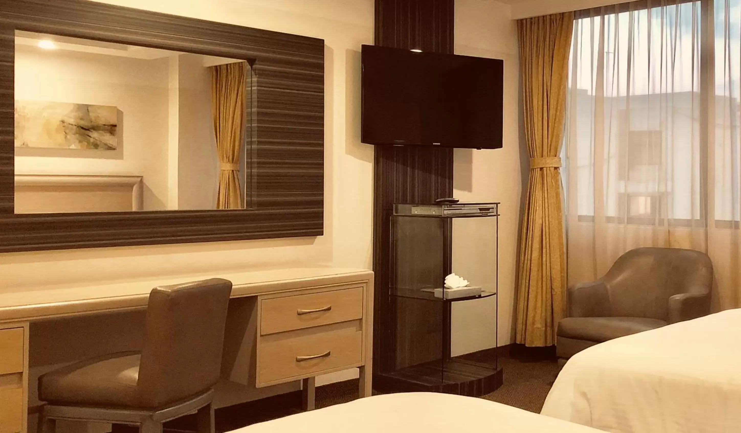 Bedroom, TV/Entertainment Center in Hotel Marbella