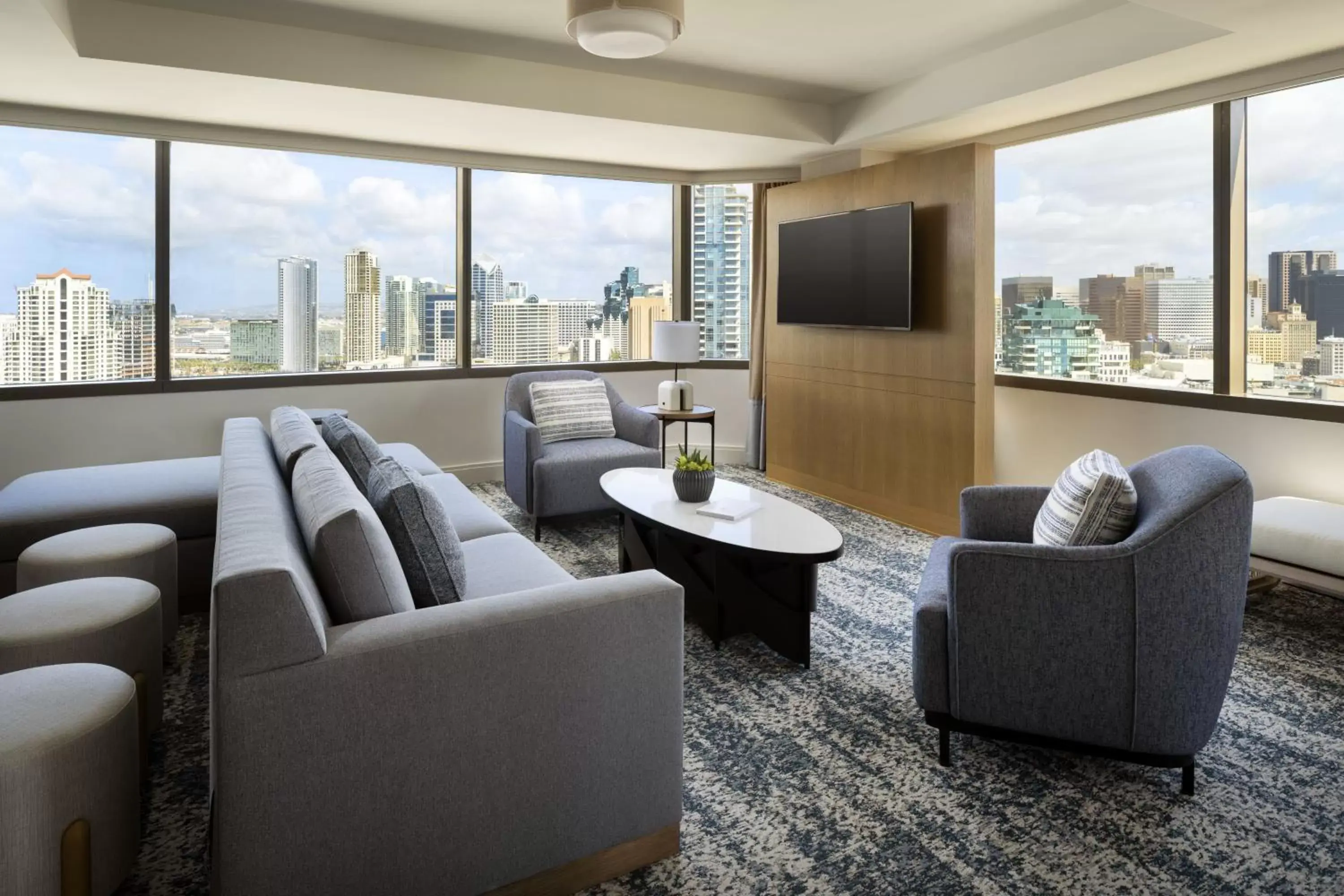 Living room, Seating Area in San Diego Marriott Marquis and Marina